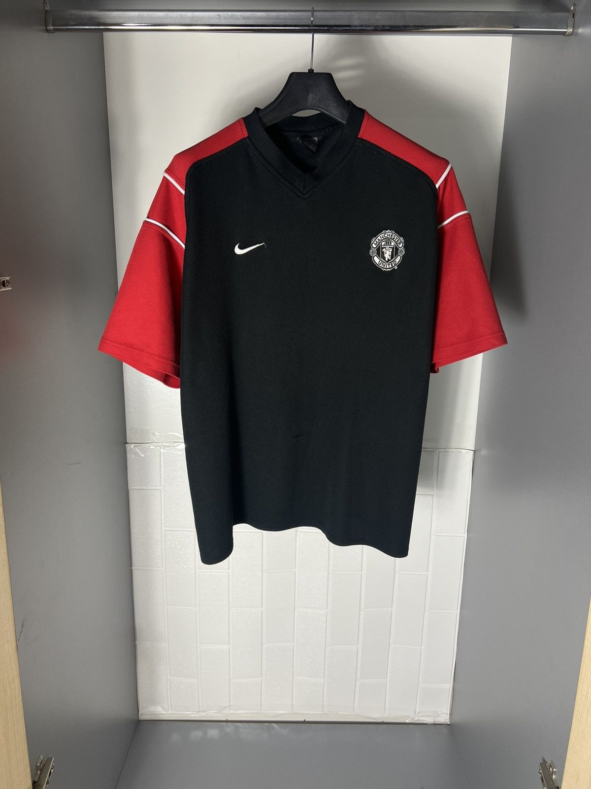 Nike × Vintage VERY RARR NIKE FC MANCHESTER UNITED ENGLAND SOCCER JERSEY Size US XL / EU 56 / 4 - 1 Thumbnail