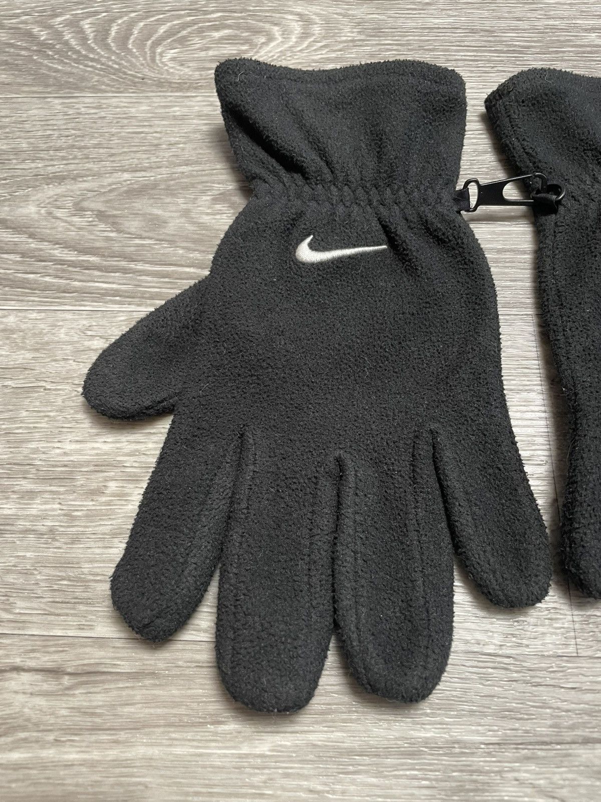 Nike Vintage Nike Black Fleece Swoosh Logo Gloves Y2K Size ONE SIZE - 3 Thumbnail