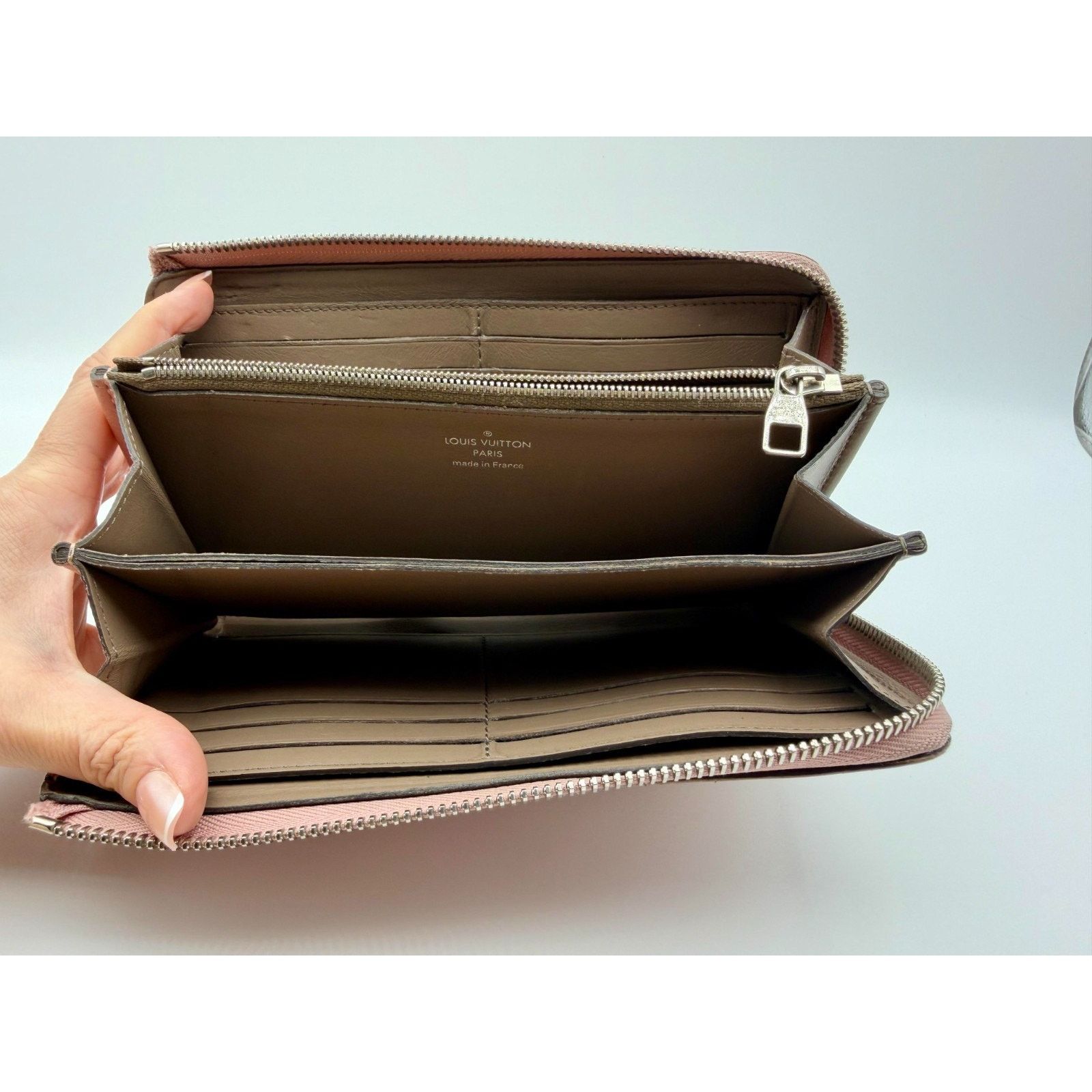 Louis Vuitton LOUIS VUITTON Comete Wallet Magnolia Leather Women's | COA Size ONE SIZE - 13 Thumbnail