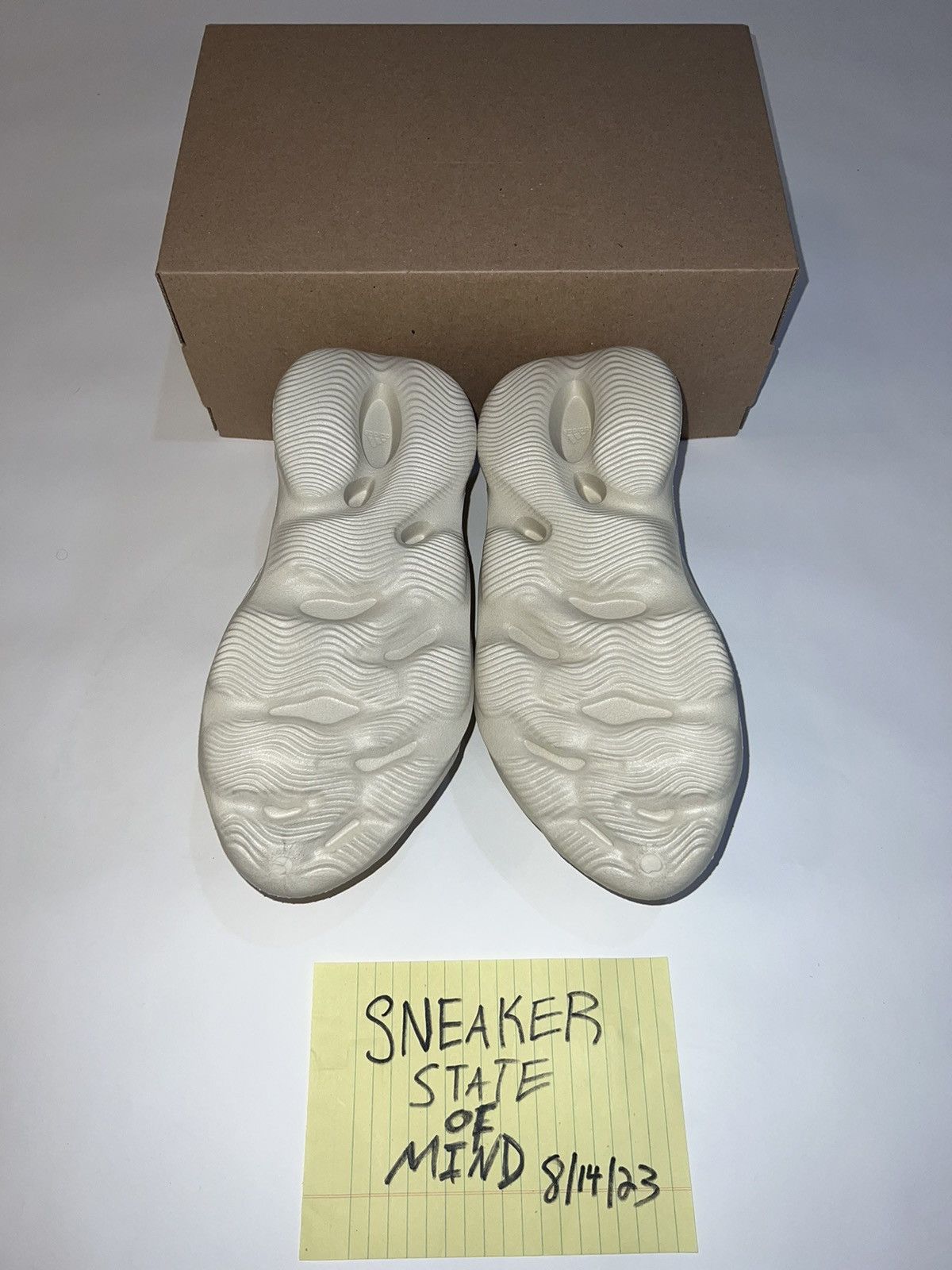 Adidas × Kanye West BRAND NEW ADIDAS YEEZY FOAM RUNNER SAND SIZE: 11 Size US 11 / EU 44 - 6 Thumbnail