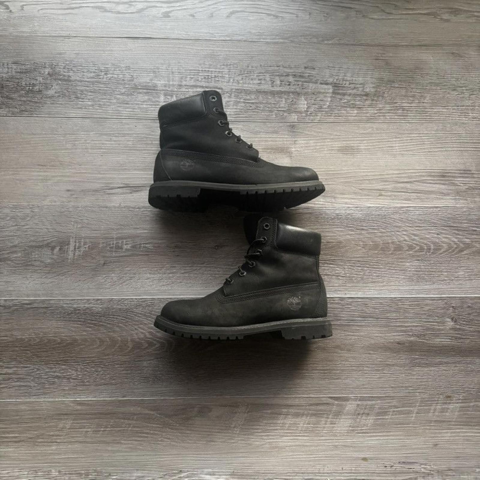Timberland TIMBERLAND • Premium 6-Inch Boot "Black" (7M) Size US 7 / EU 40 - 1 Thumbnail