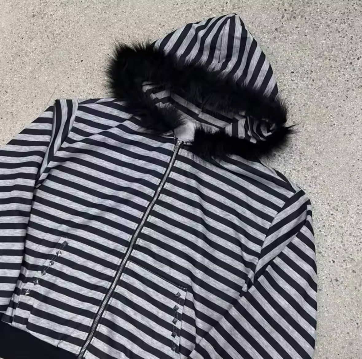 Other Edgy Streetwear Dark Gothic Striped Hoodie Cozy Faux Fur Size US XL / EU 56 / 4 - 1 Thumbnail