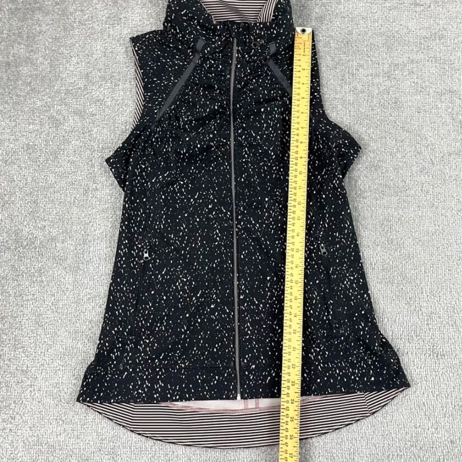 Lululemon Lululemon Go The Distance Hooded Vest Womens Size 6 Butterfly Texture Running Jacket Size M / US 6-8 / IT 42-44 - 6 Thumbnail