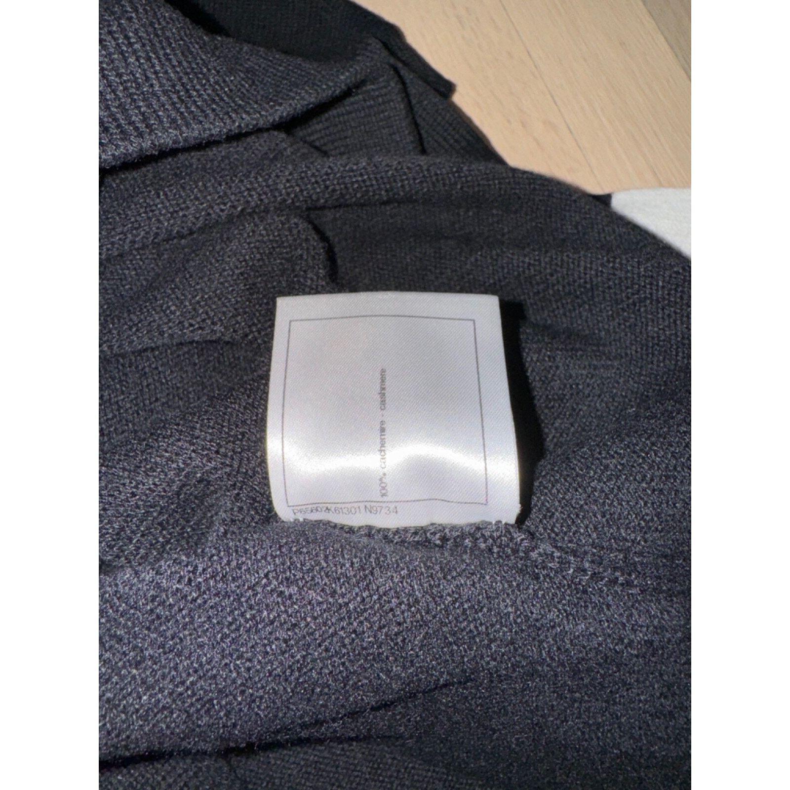 Chanel Chanel 20K Black Cashmere White Gold CC Logo Long Sleeve Size XS / US 0-2 / IT 36-38 - 17 Thumbnail
