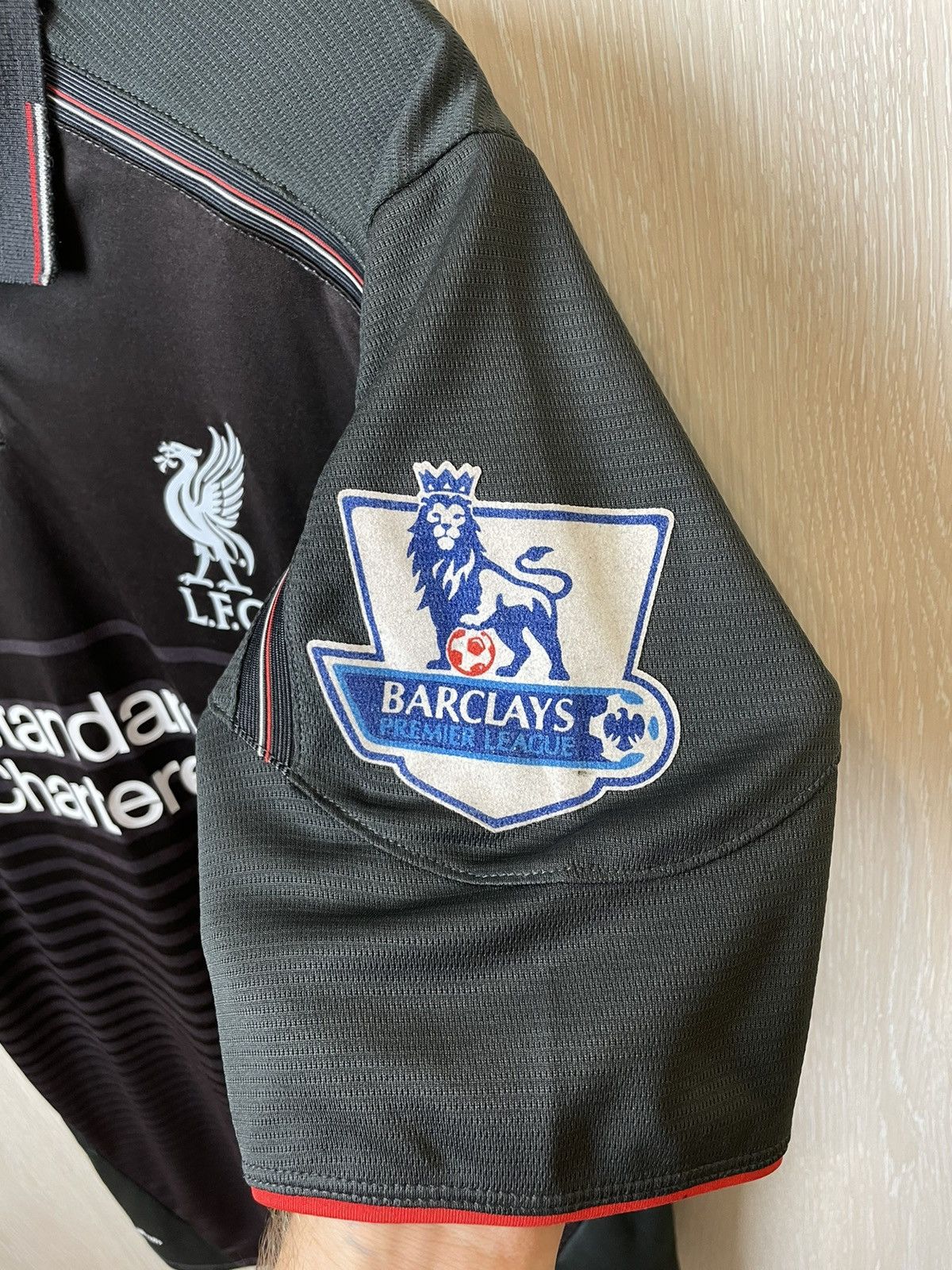 New Balance 2015 2016 Liverpool Benteke New Balance Home Soccer Jersey Size US L / EU 52-54 / 3 - 3 Thumbnail
