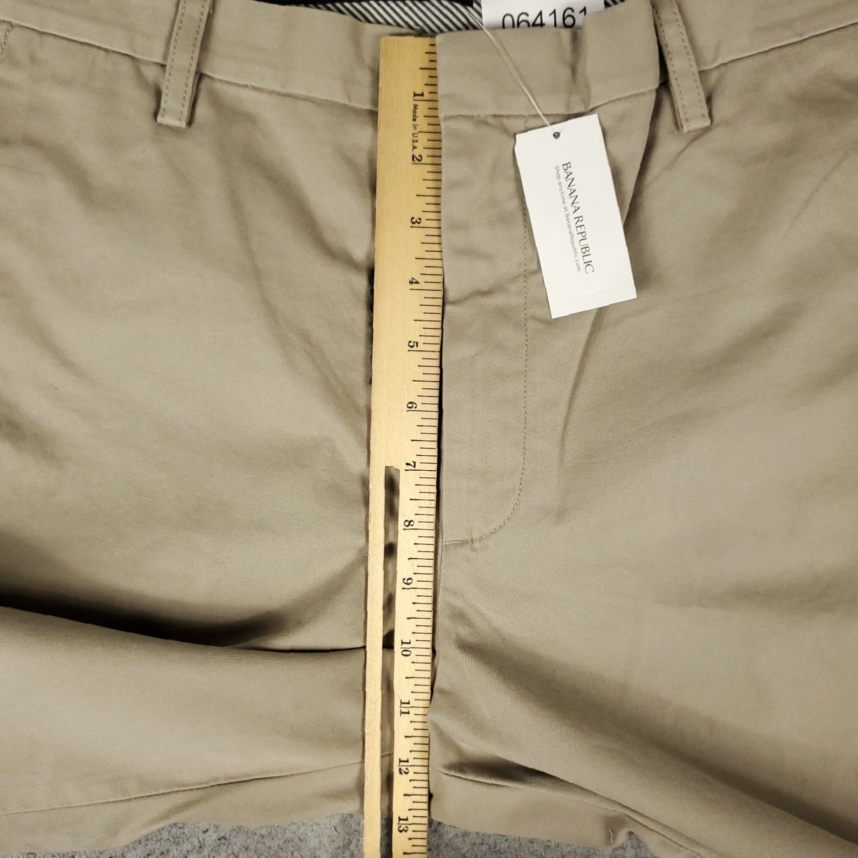 Banana Republic Banana Republic Chino Pants Mens 36x34 Beige Relaxed Flat Front Casual Size US 36 / EU 52 - 4 Thumbnail