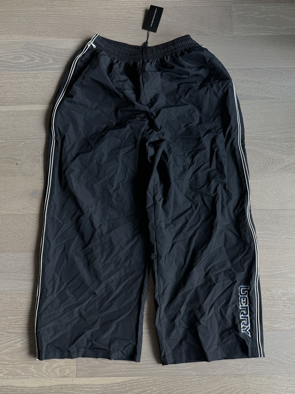 The GV Gallery SMALL THE GV GALLERY RASPBERRY HILLS D WILL SWEATS ❤️✅ NEW Size US 30 / EU 46 - 1 Thumbnail