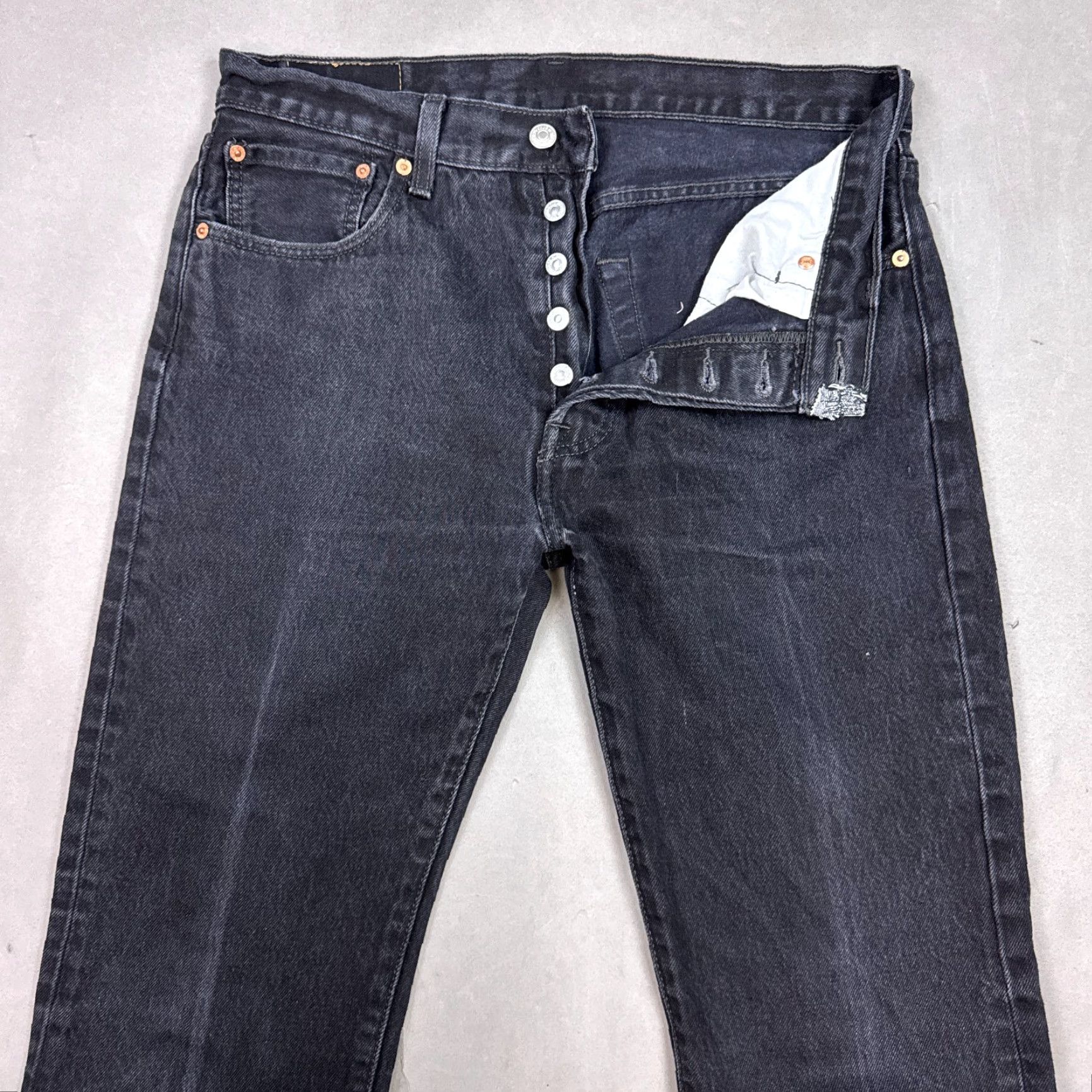 Levi's VINTAGE Levis 501 Jeans Mens Black Button Fly Denim Pant Repaired Distressed 33x32 Men's Jeans Leather? Size US 33 - 2 Thumbnail