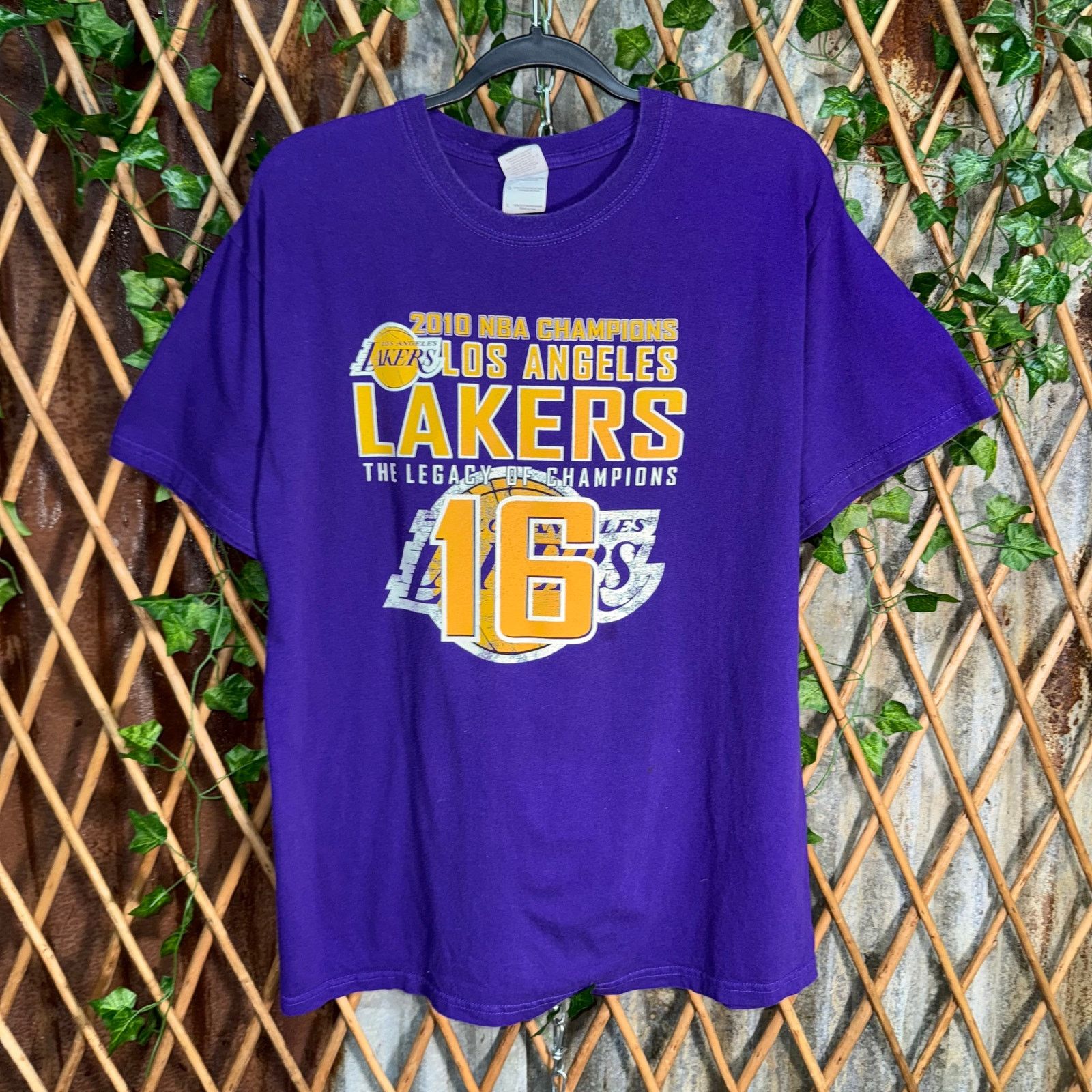 Gildan Vintage Y2K Los Angeles Lakers 2010 NBA champion kobe tshirt Size US L / EU 52-54 / 3 - 1 Thumbnail