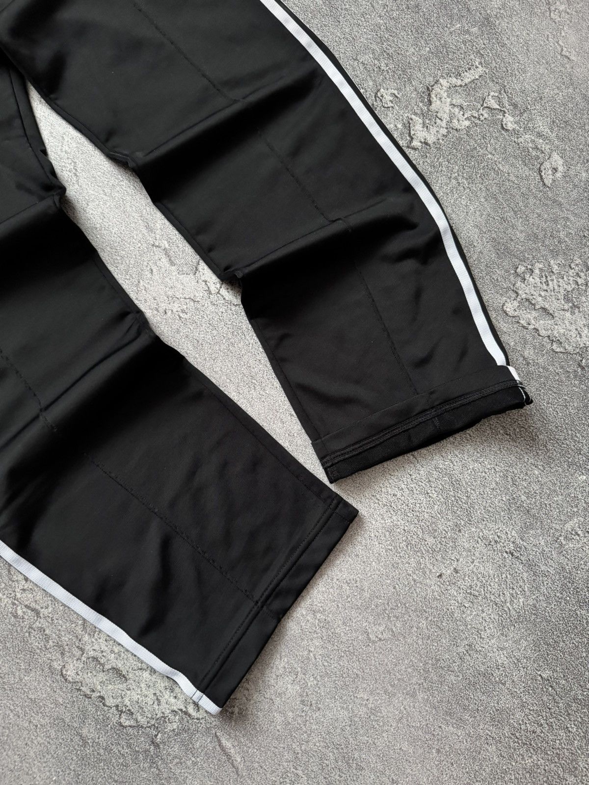 Adidas × Vintage Adidas Wmns relaxed sweatpants pant trouser 3 stripes Size 26" / US 2 / IT 38 - 8 Thumbnail