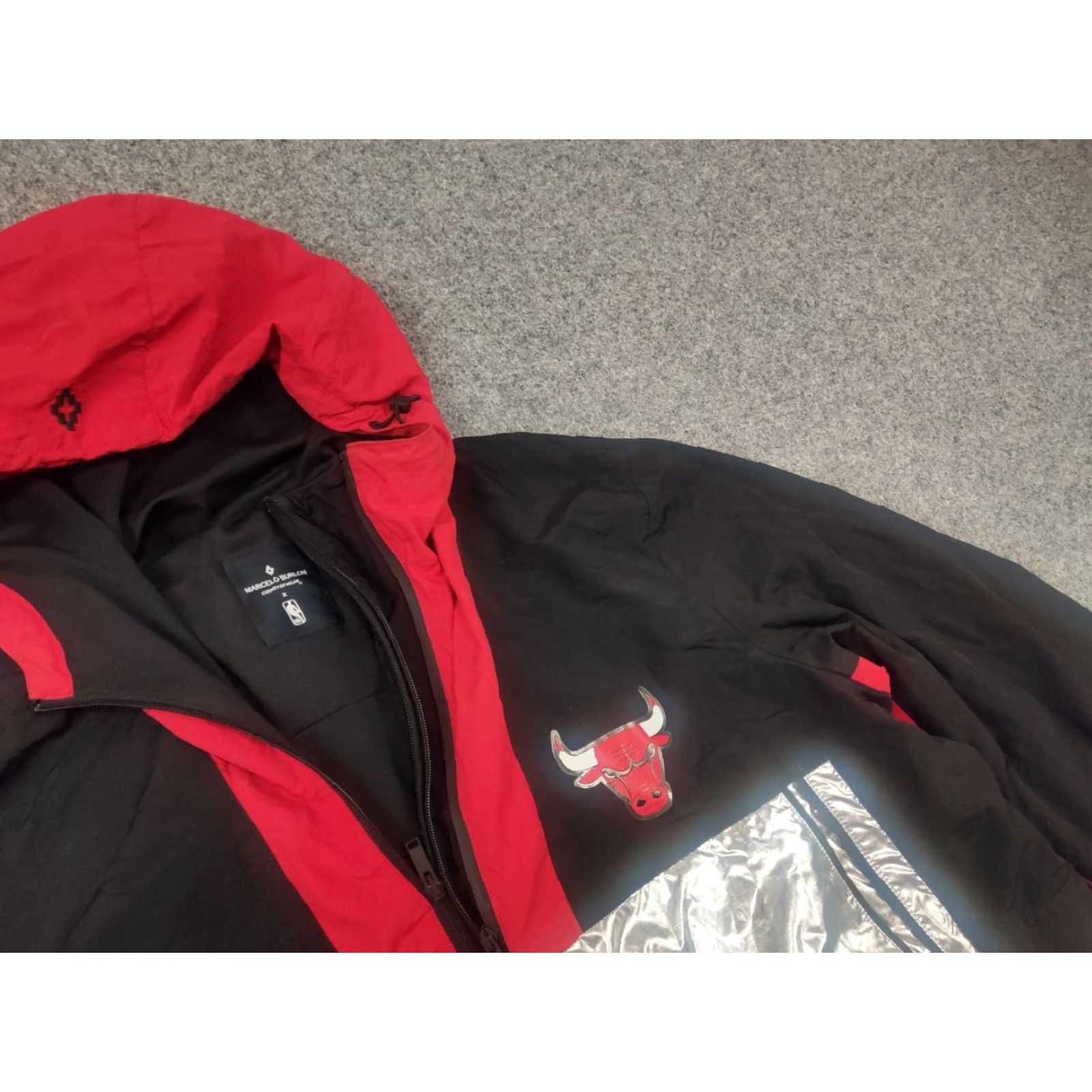 NBA Marcelo Burlon County of Milan by NBA Chicago Bulls Windbreaker Jacket Shirt Women? Men? XL Black Retro Designer Windbreaker (Jacket) Size US XL / EU 56 / 4 - 6 Thumbnail
