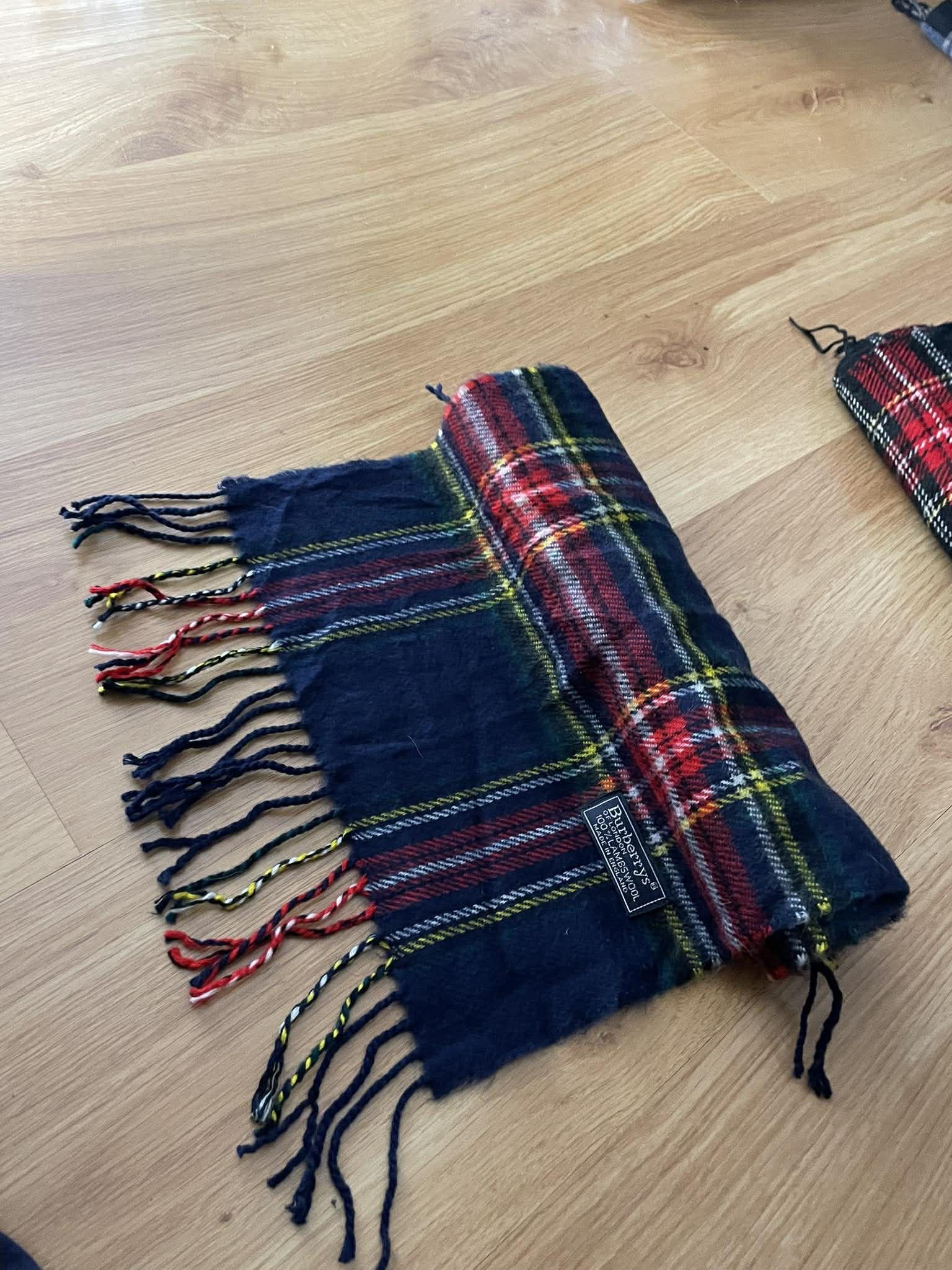 Burberry burberrys vintage scarf 80/90's lambwool red Size ONE SIZE - 1 Thumbnail