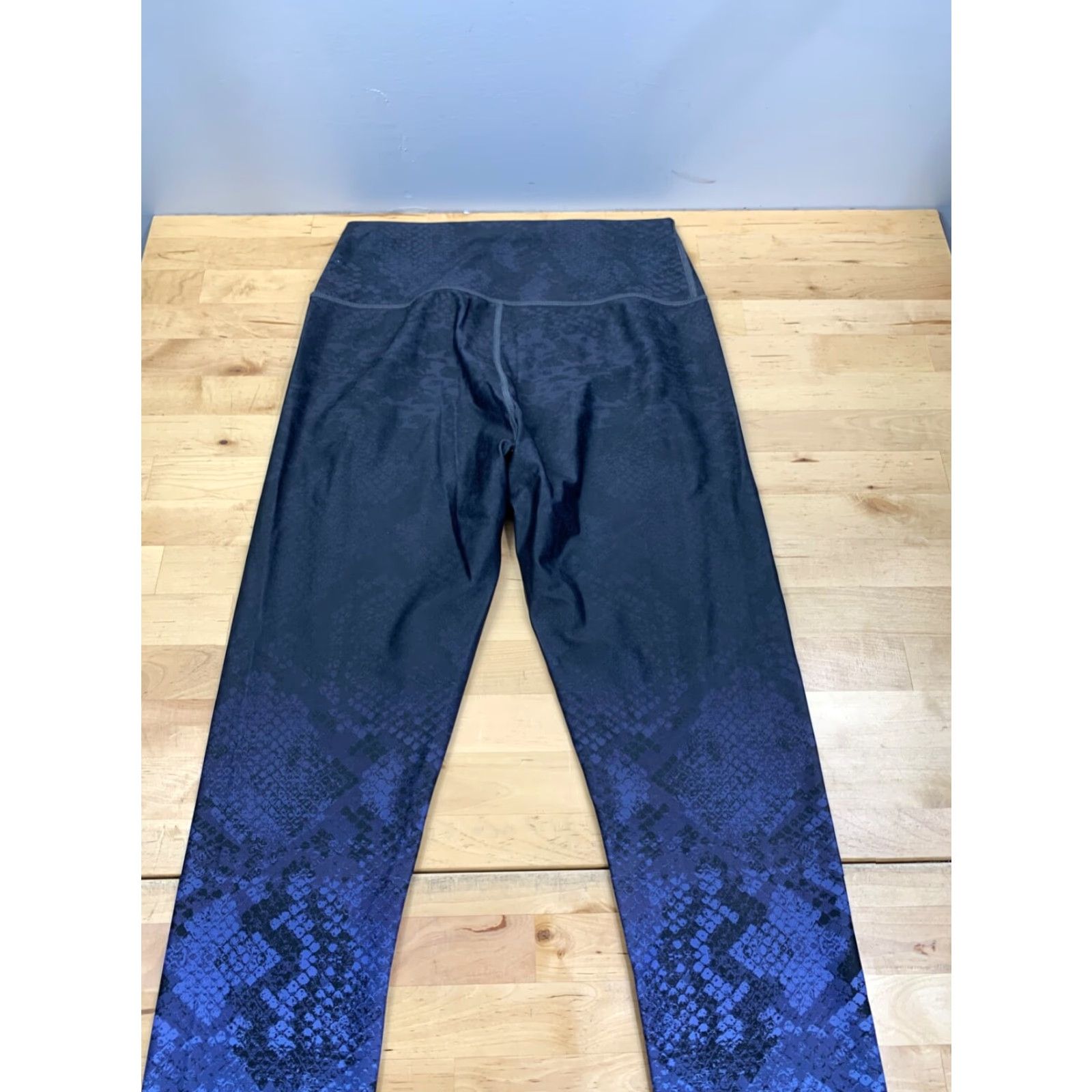 Vintage VINTAGE Carbon 38 Legging Womens L Snake Skin High Waist 27" Inseam Casual Black Ankle Pattern Animal Print Womens L Snake Skin High Rise 27" Inseam Size 36" / US 14 / IT 50 - 3 Thumbnail