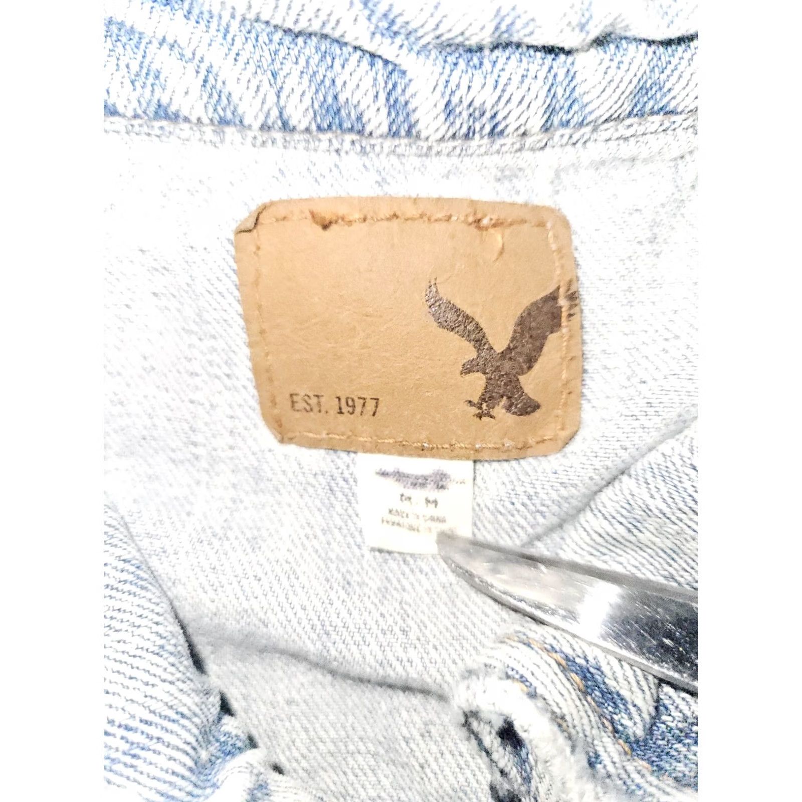 American Eagle Outfitters VINTAGE American Eagle Outfitters Denim Jacket Women Medium Lt. Blue Flap Pockets Distressed 80s 90s City Classic Outdoor Womens Size 32" / US 10 / IT 46 - 2 Thumbnail
