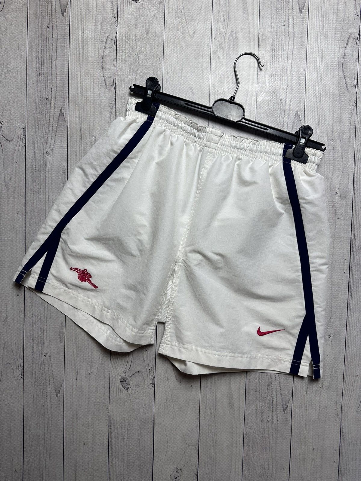 Vintage Vintage Nike Arsenal soccer shorts logo size S Size US 30 / EU 46 - 1 Thumbnail