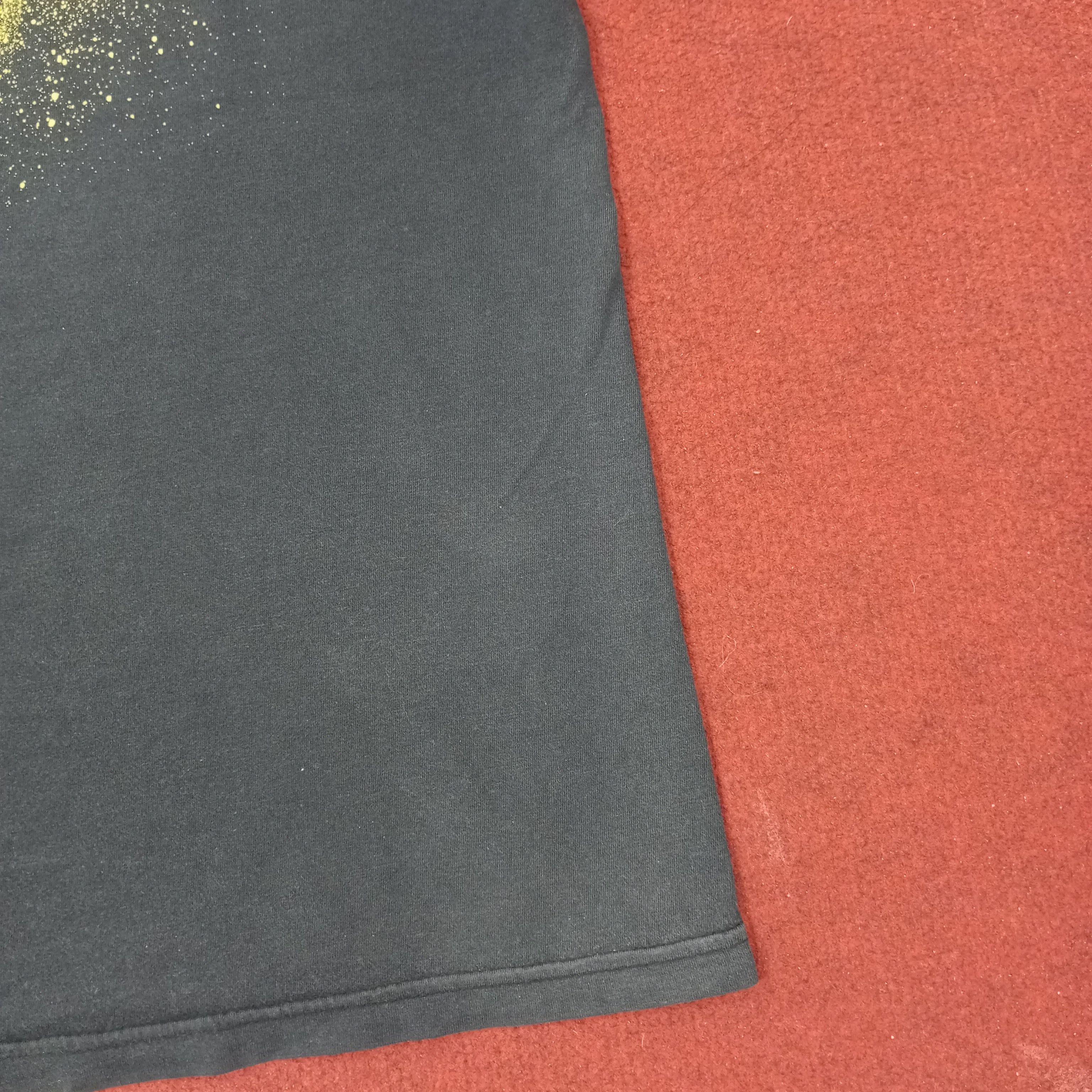 Band Tees Avril Lavigne The Black Star Tour Tshirt c239n51 Size US M / EU 48-50 / 2 - 5 Thumbnail