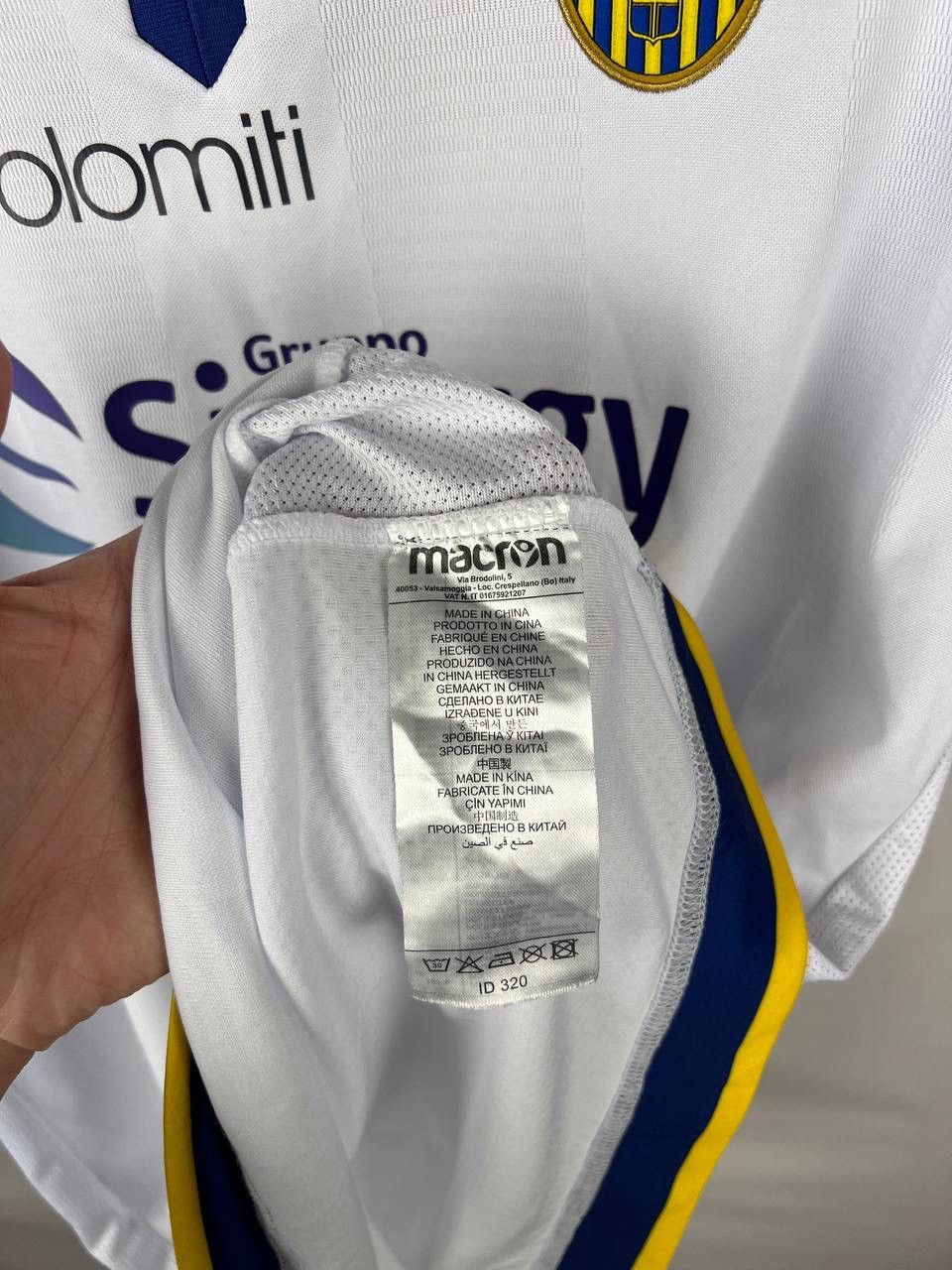 Other Hellas Verona Macron 2018/19 away jersey size XL Size US XL / EU 56 / 4 - 5 Thumbnail