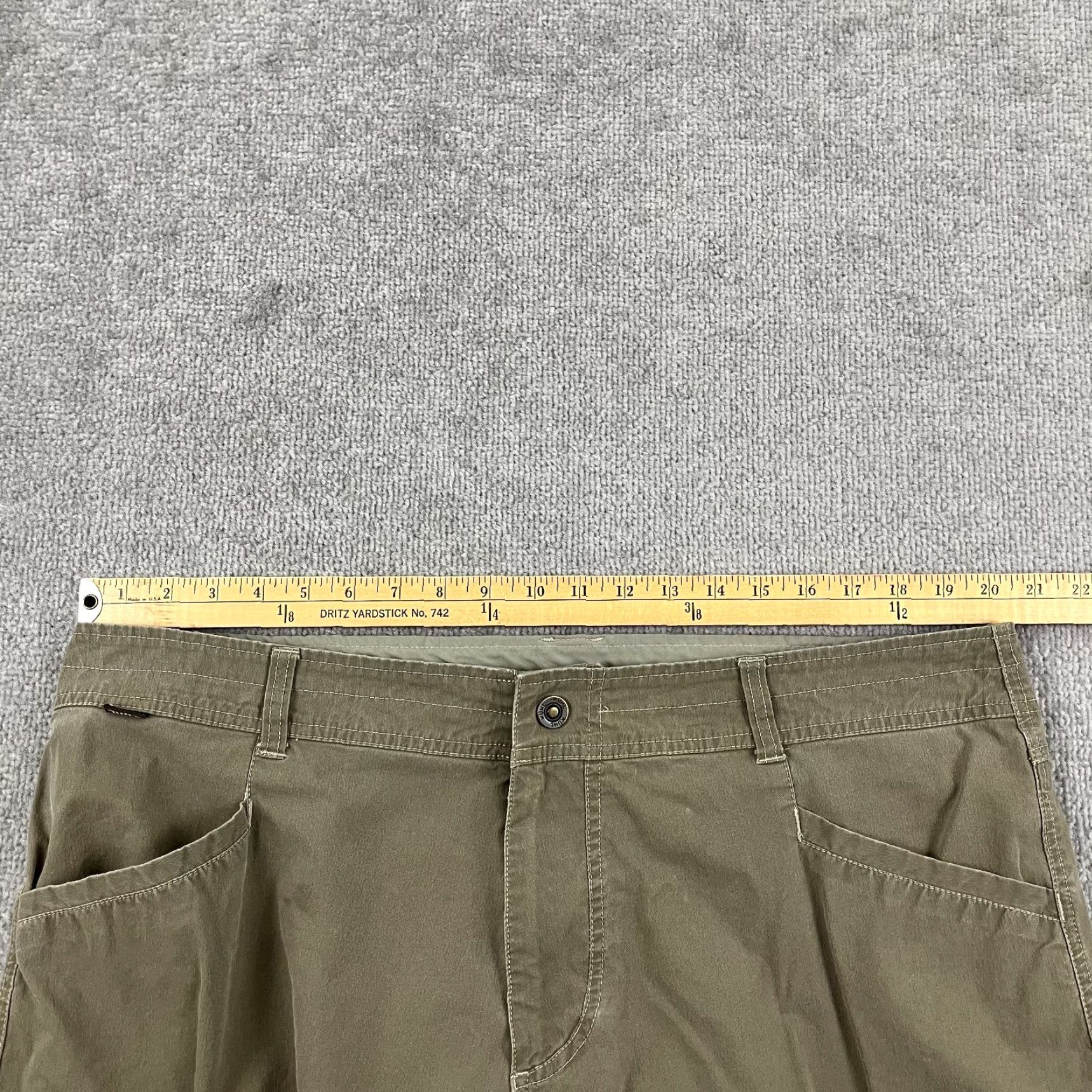 Vintage KUHL Men's Cargo Shorts 40 Brown Bermuda Hiking Camping Casual Workwear Outdoor 12 Inseam Size US 40 / EU 56 - 4 Thumbnail