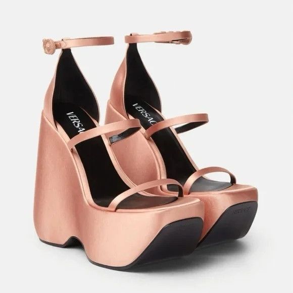 Versace o1y0226 Sandals in Blush Size US 8 / IT 38 - 1 Thumbnail