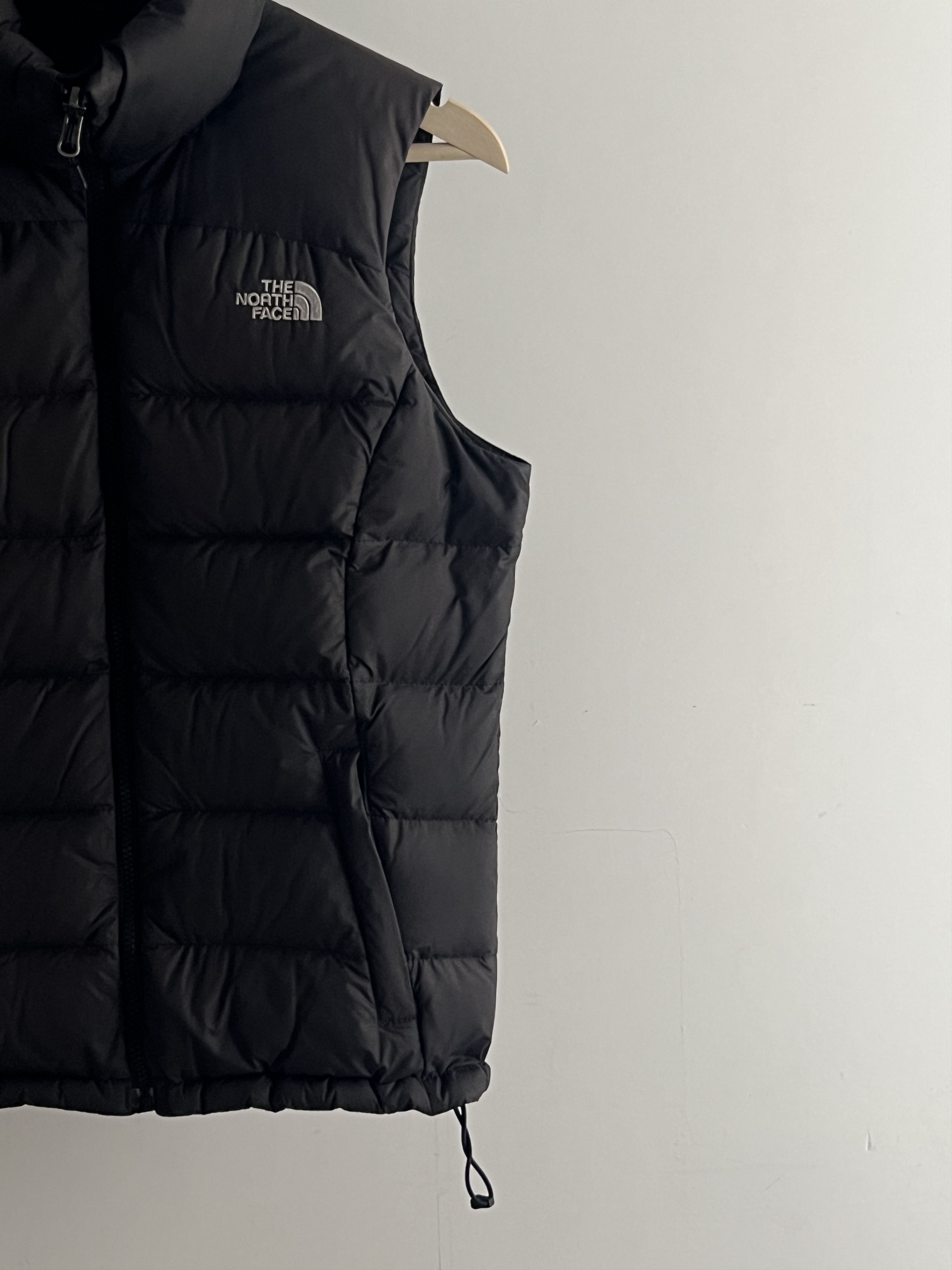 The North Face × Vintage THE NORTH FACE Women’s Large Black Nuptse 700 Down Vest Size S / US 4 / IT 40 - 2 Thumbnail