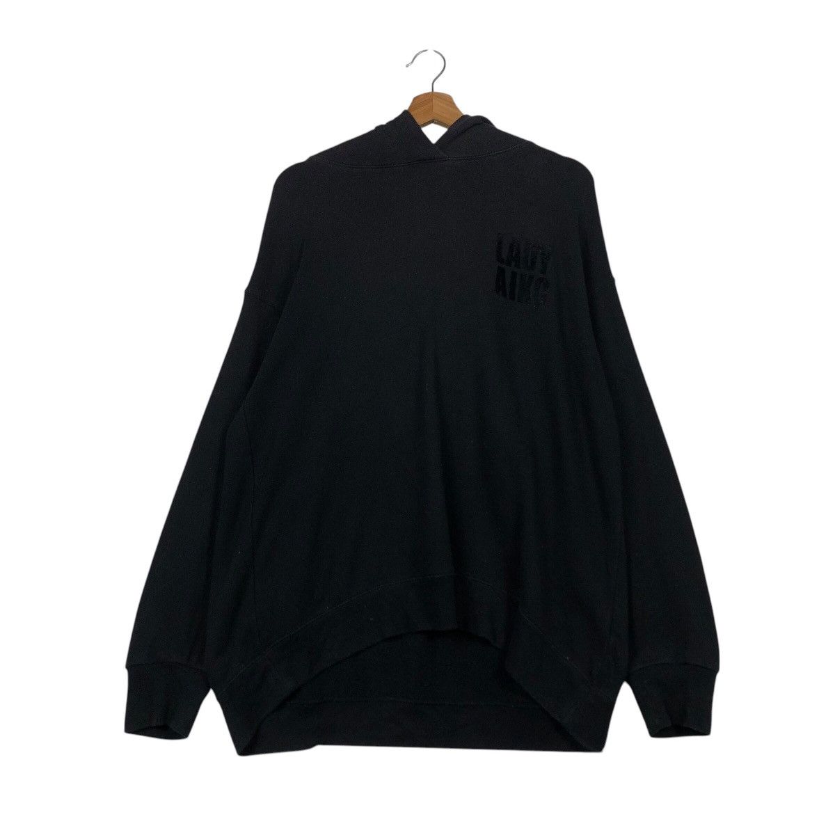 Japanese Brand Lady Aiko × Uniqlo UT — Black “Love Bunny” Archive Street Ar Size US M / EU 48-50 / 2 - 13 Thumbnail