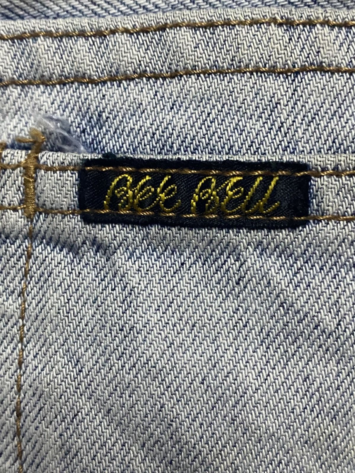 Japanese Brand Vintage Bee Bell Dirty Mud Wash Distressed Baggy Jeans Size US 31 - 15 Thumbnail