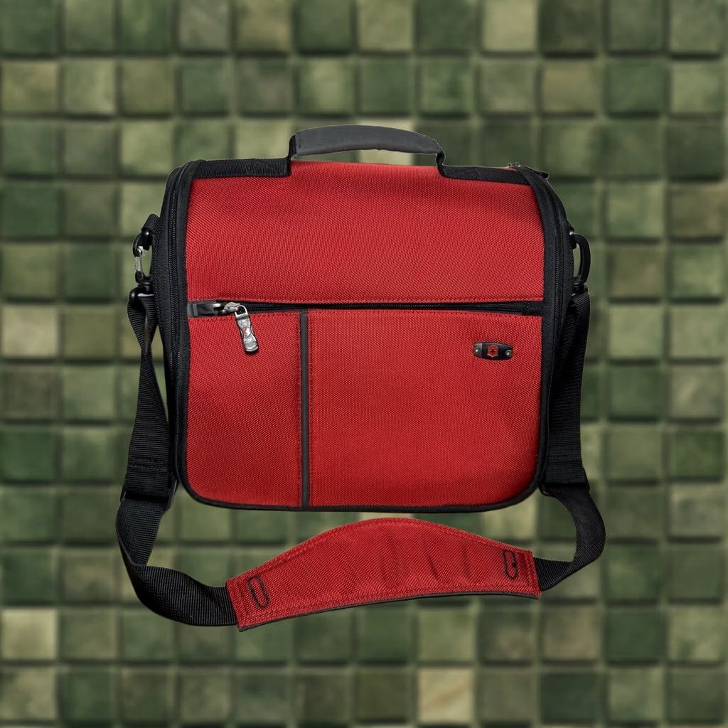 Victorinox VINTAGE Victorinox Werks Traveler 3.0 Small Shoulder Bag Mulberry Red Women Messenger Ballistic Nylon Excellent Condition Size ONE SIZE - 1 Thumbnail