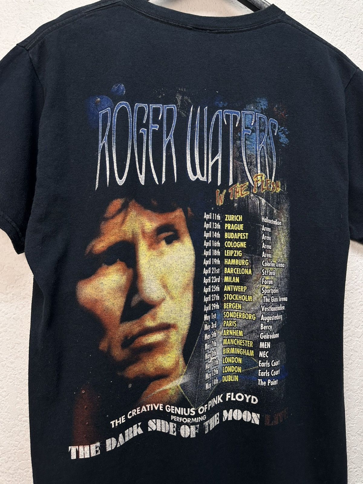 Fruit Of The Loom Vintage Roger Waters Rock Band Tee Y2K T-shirt 90s Rare Size US M / EU 48-50 / 2 - 9 Thumbnail