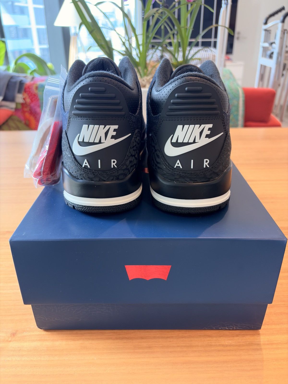 Jordan Brand × Levi's Air Jordan 3 x Levi's Indigo Denim US 10 Deadstock Size US 10 / EU 43 - 6 Thumbnail