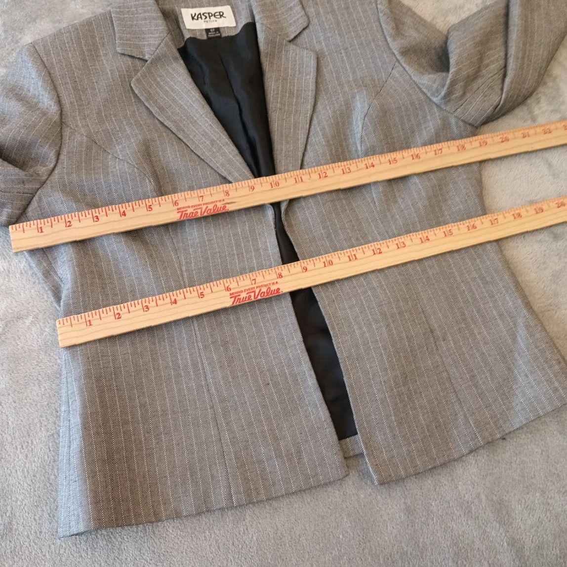 Kasper Kasper Blazer Womens 6P Petite Gray Striped Lined Notch Lapel Single-Breasted Open Long Sleeve Jacket Pant Suit Business Size M / US 6-8 / IT 42-44 - 5 Thumbnail