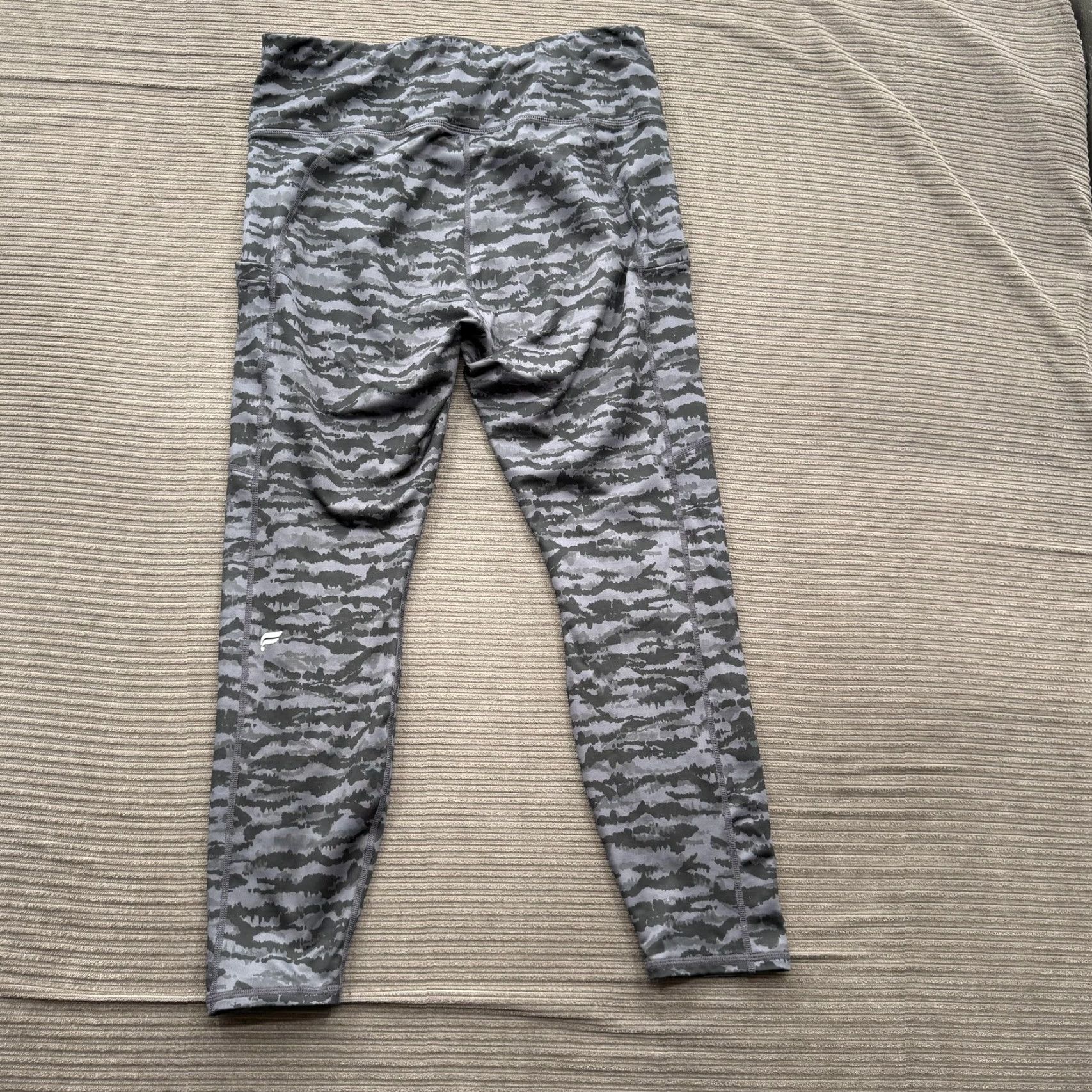 Fabletics Fabletics Leggings Womens M Gray Camouflage High Rise Yoga Athletic Gym Workout Pants Size 32" / US 10 / IT 46 - 2 Thumbnail