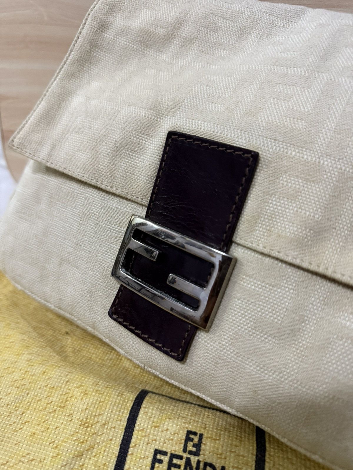 Fendi Fendi Zucca Canvas Mamma Baguette shoulder bag in a beige Size ONE SIZE - 8 Thumbnail