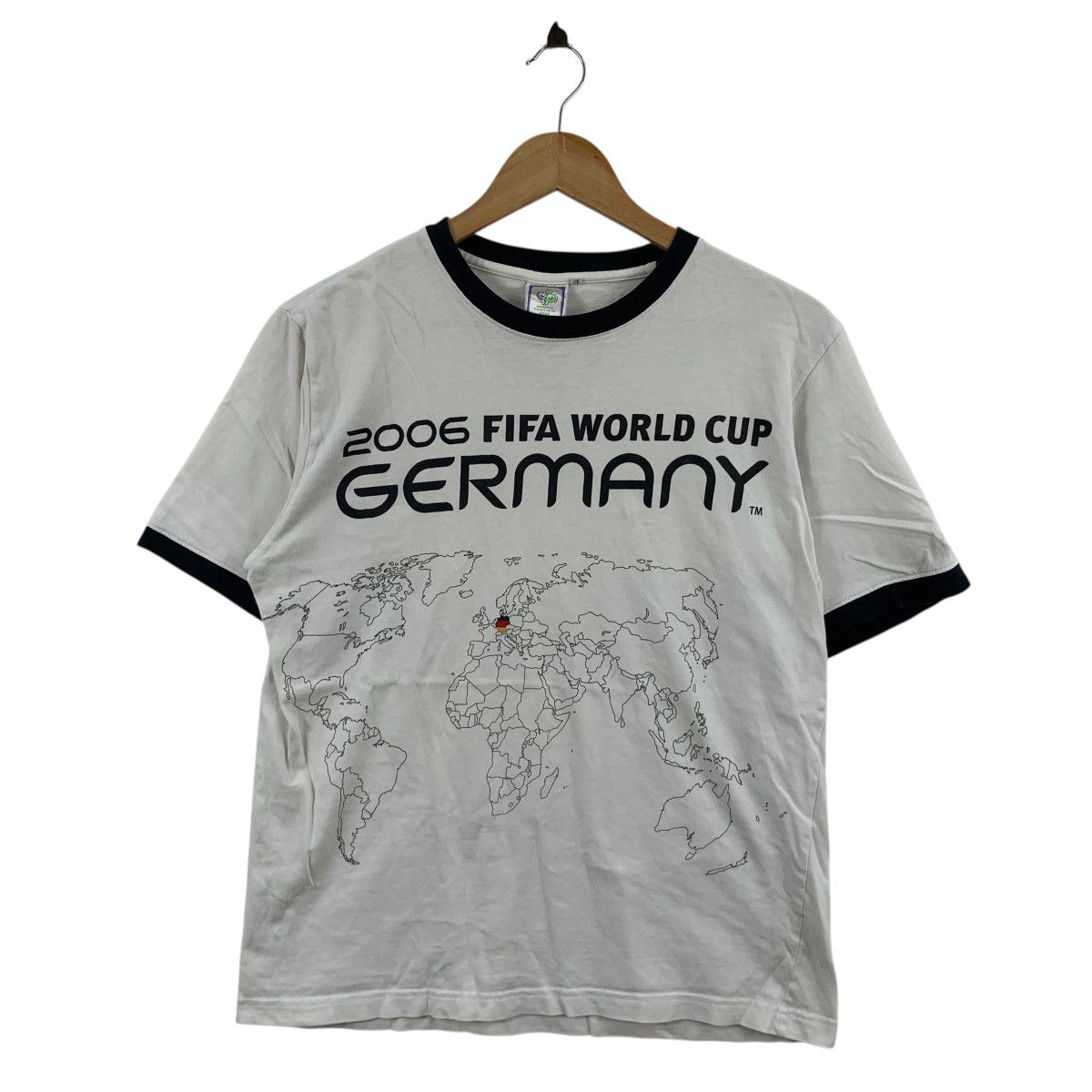 Vintage Vintage 2006 FIFA WORLD CUP Germany Stadium Tee Shirt Top Size L / US 10 / IT 46 - 4 Thumbnail