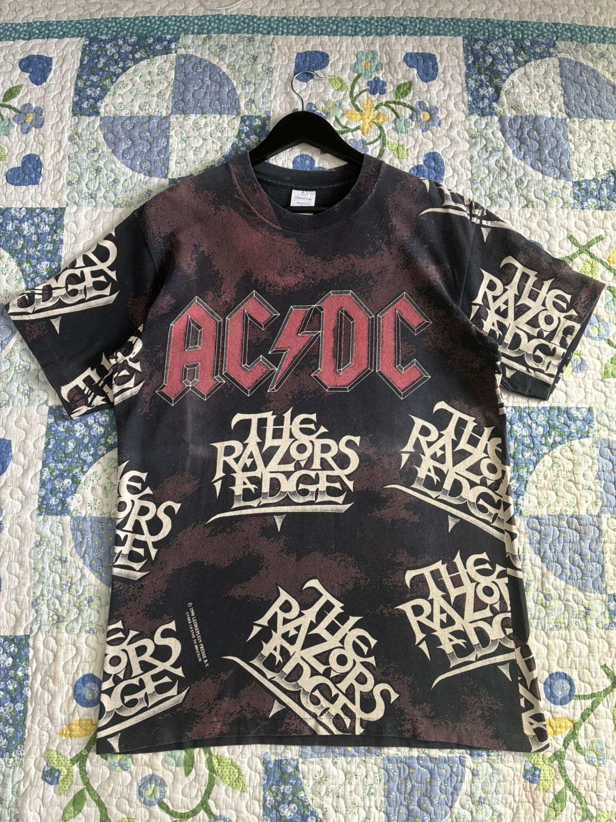 Other Vintage 1990 AC/DC "The Razors Edge" (AOP) t-shirt Size US L / EU 52-54 / 3 - 1 Thumbnail