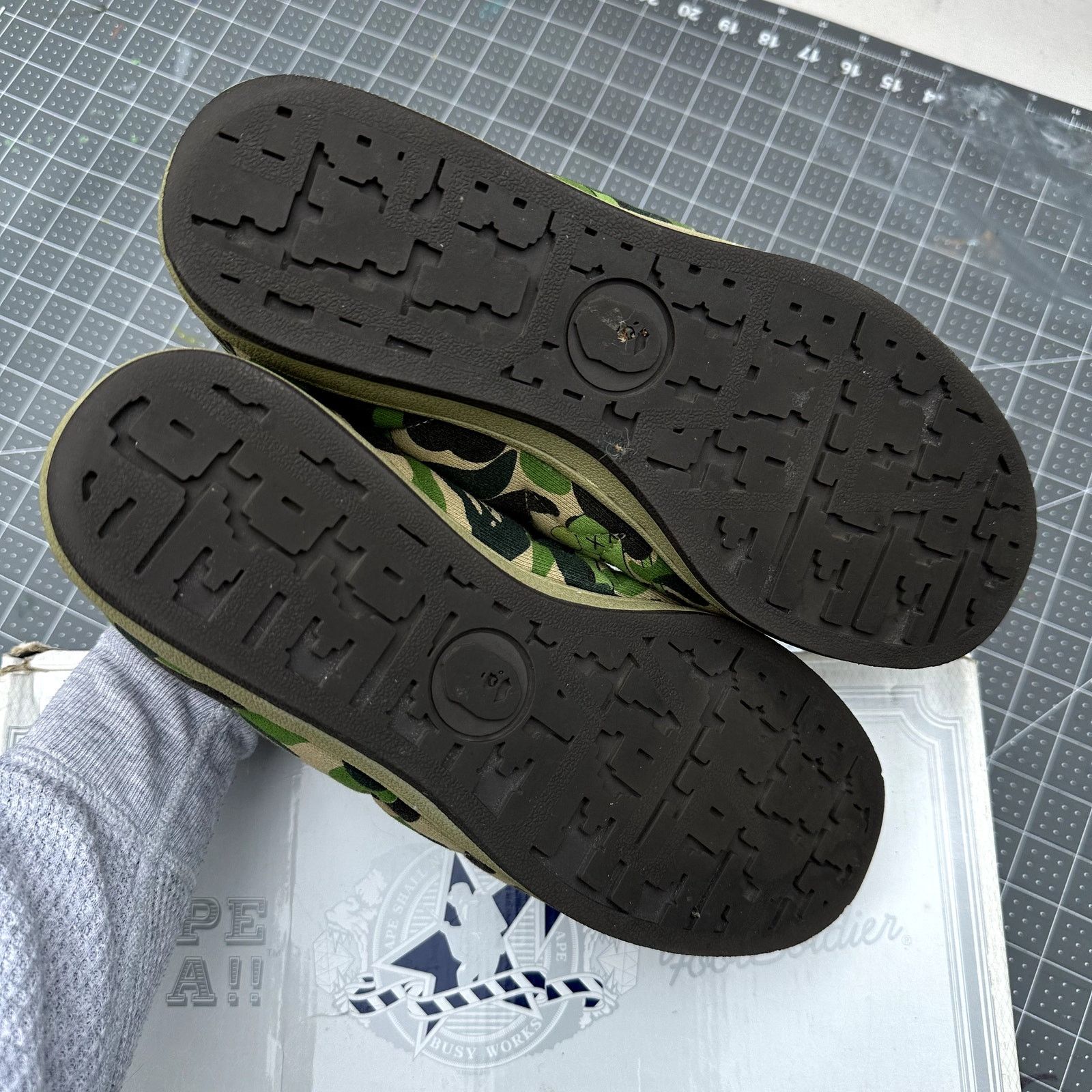 Bape Bape x Kaws Skullsta Size US 9.5 / EU 42-43 - 7 Thumbnail
