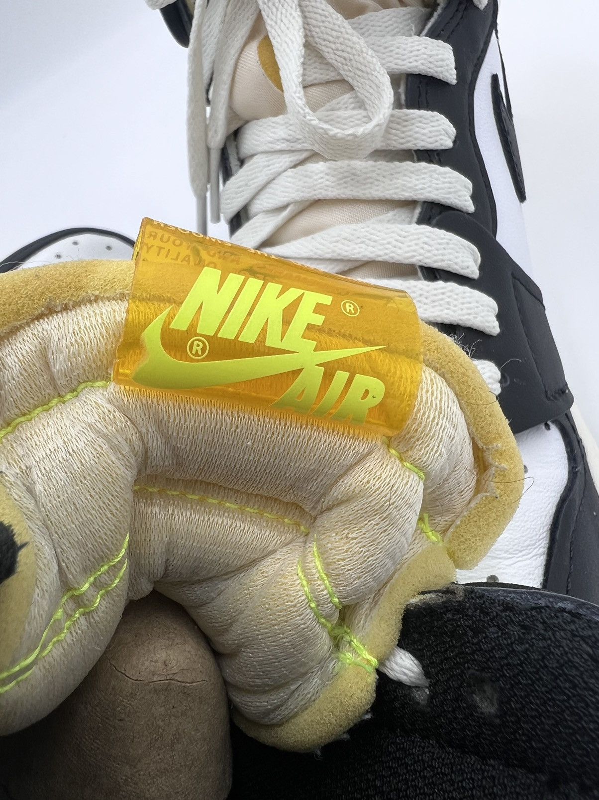 Jordan Brand Jordan 1 Retro High Volt/University Gold Size US 10 / EU 43 - 8 Thumbnail