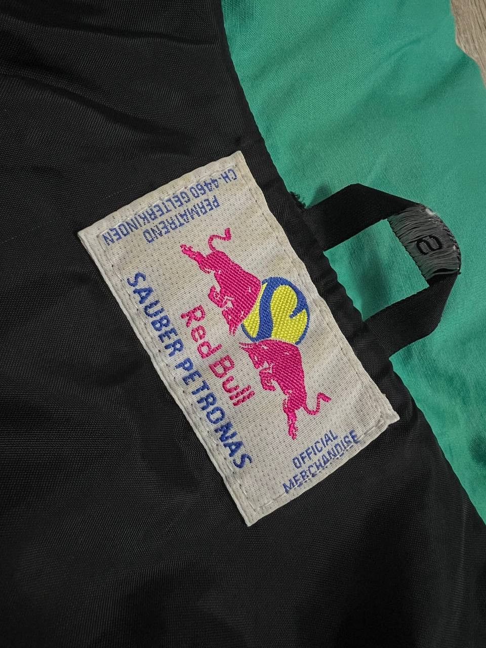 Red Bull Rare Red Bull Sauber Petronas Malaysia Rain Wind Hood Jacket Size US S / EU 44-46 / 1 - 14 Thumbnail