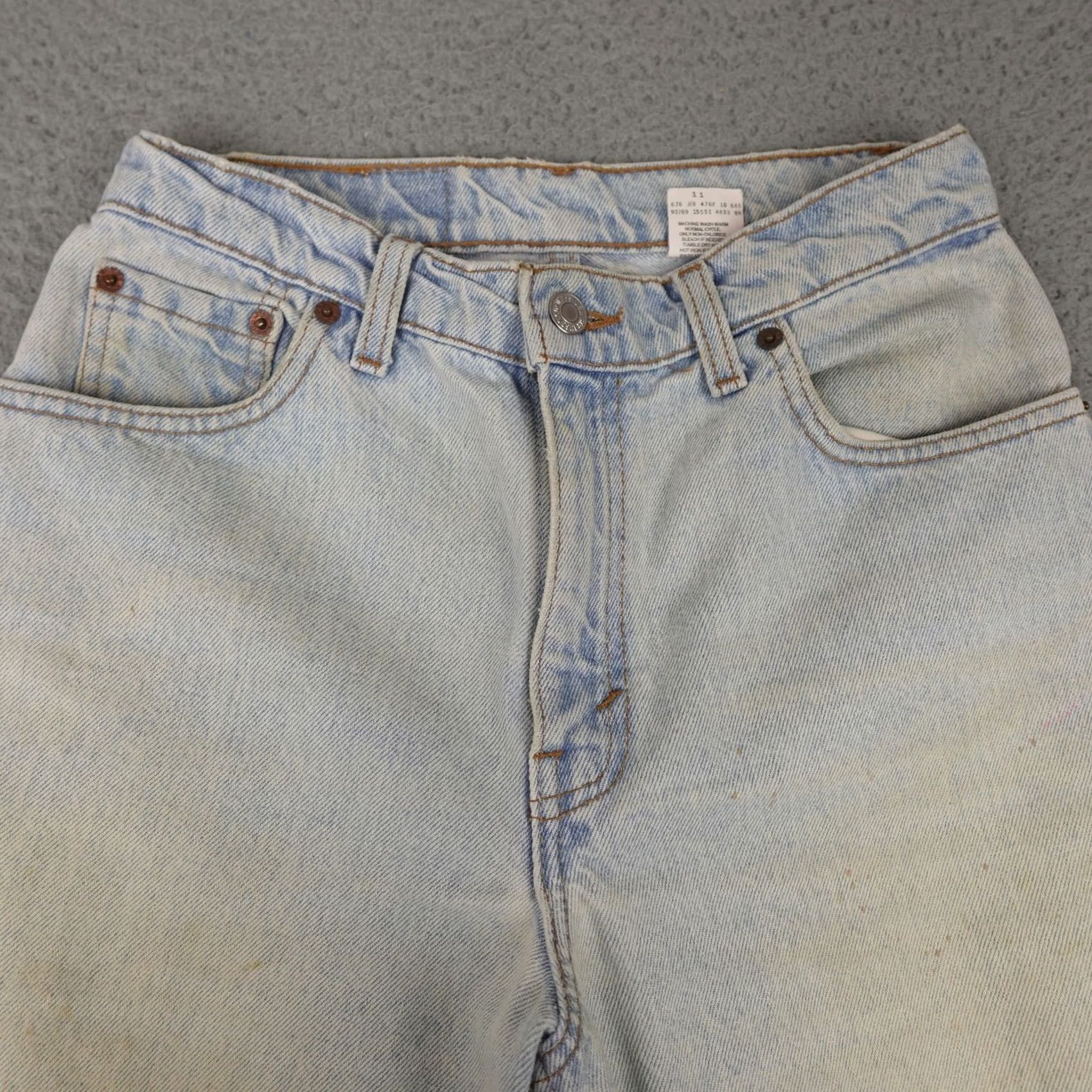 Levi's VINTAGE Levi's Jeans Womens 6 Light Wash Blue Denim Strawberry Sequin Trim Distressed 80s 90s Size 28" / US 6 / IT 42 - 6 Thumbnail