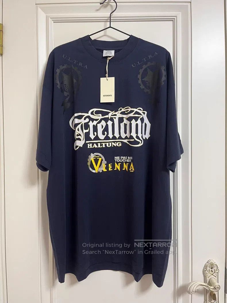 Vetements VETEMENTS Sanskrit Print Short Sleeve Size US S / EU 44-46 / 1 - 1 Thumbnail