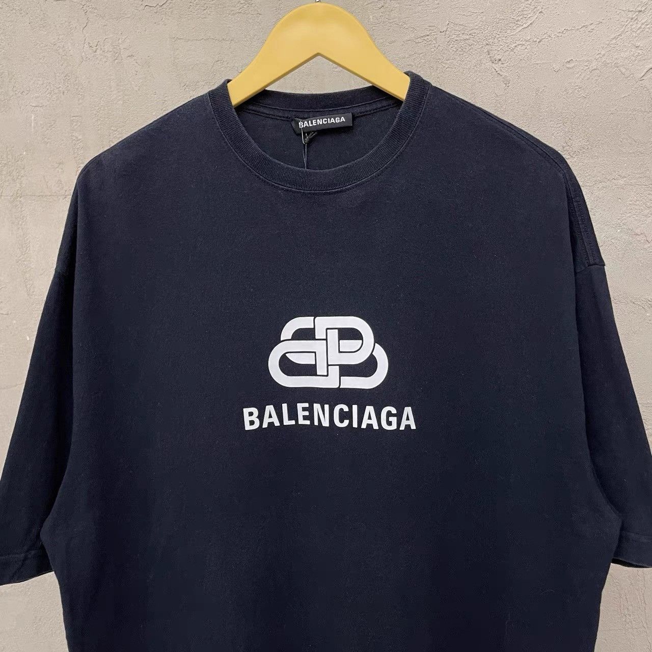 Balenciaga Balenciaga Double B Buckle Logo Short Sleeve T-shirt K28 Size US XS / EU 42 / 0 - 3 Thumbnail