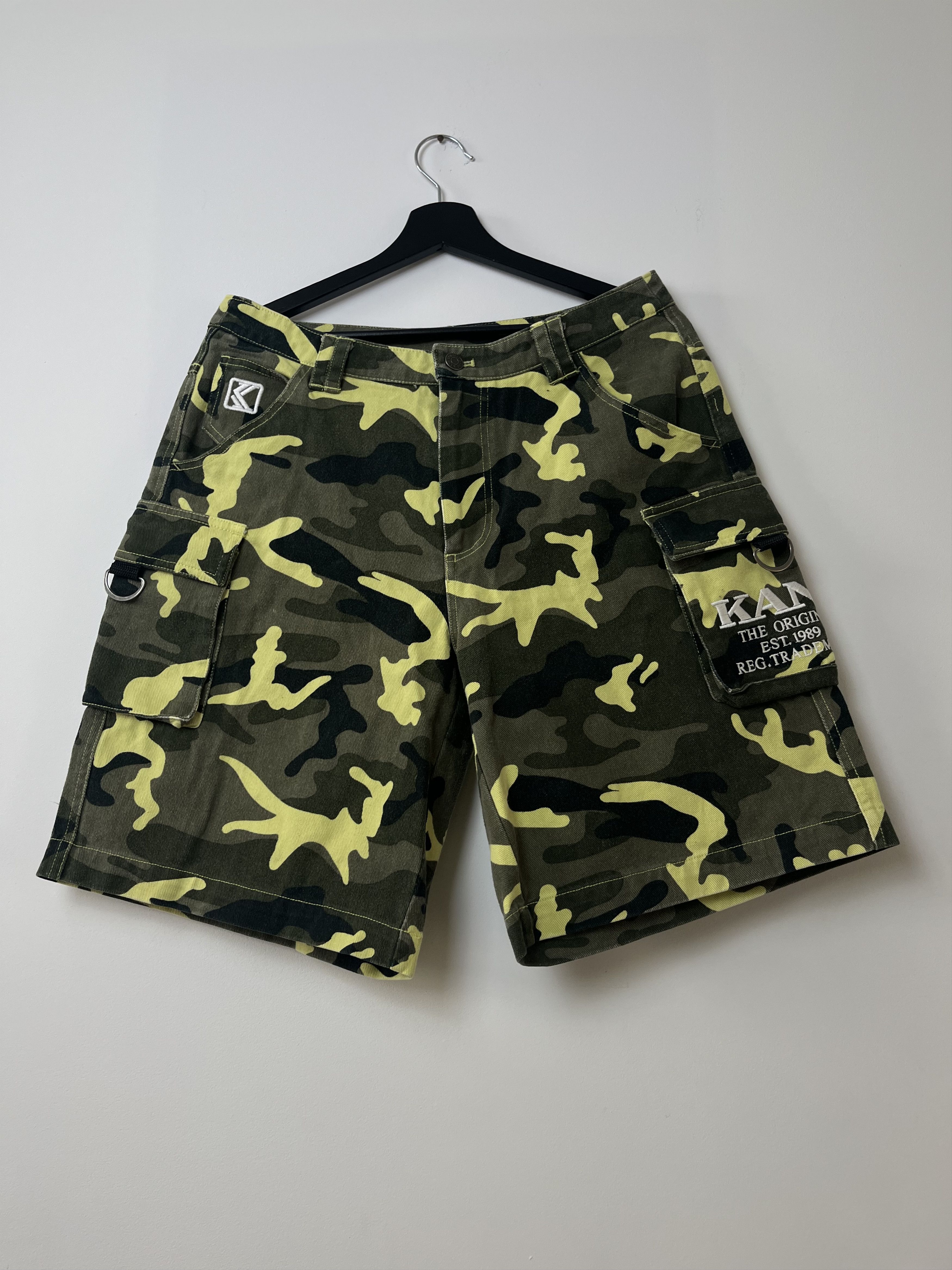 Vintage Karl Kani Camo Cargo Shorts Size US 32 / EU 48 - 3 Thumbnail