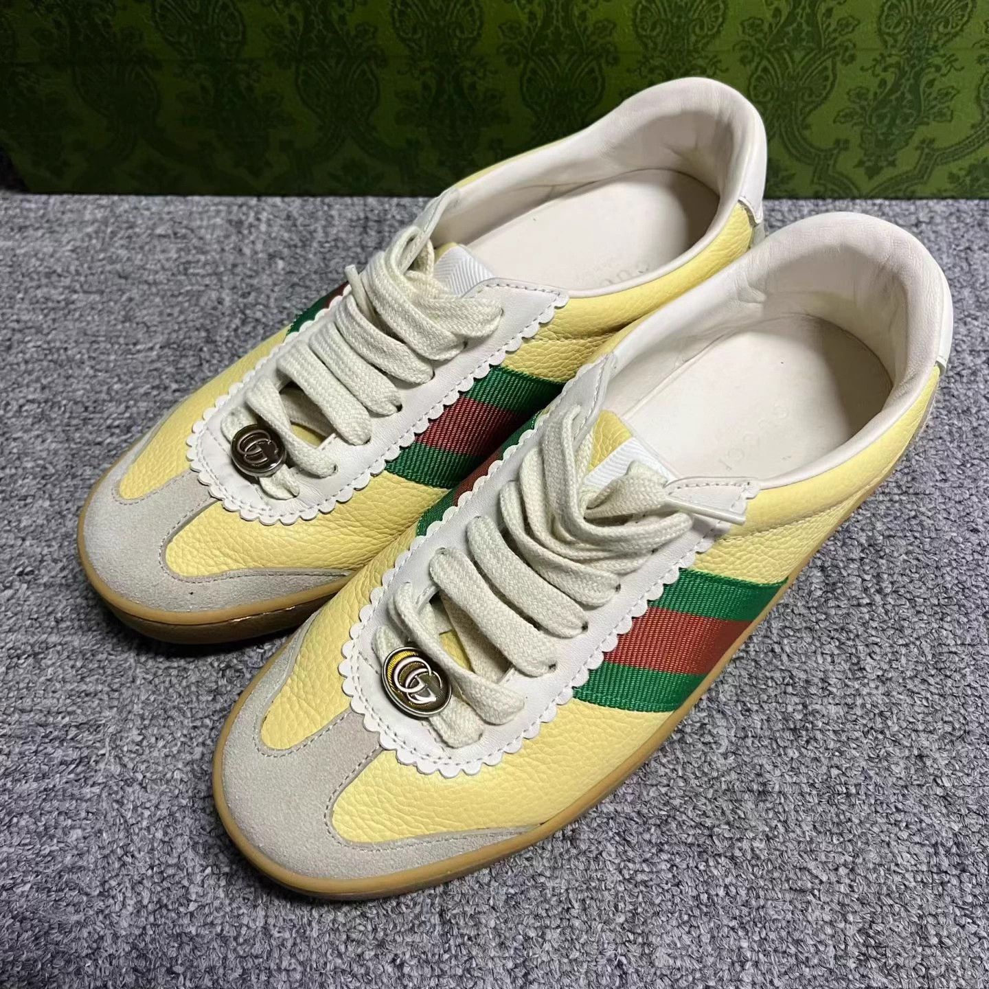 Gucci Gucci Bee Tennis Shoes - New Condition - Size 35.5 Size US 4.5 / IT 34.5 - 2 Thumbnail