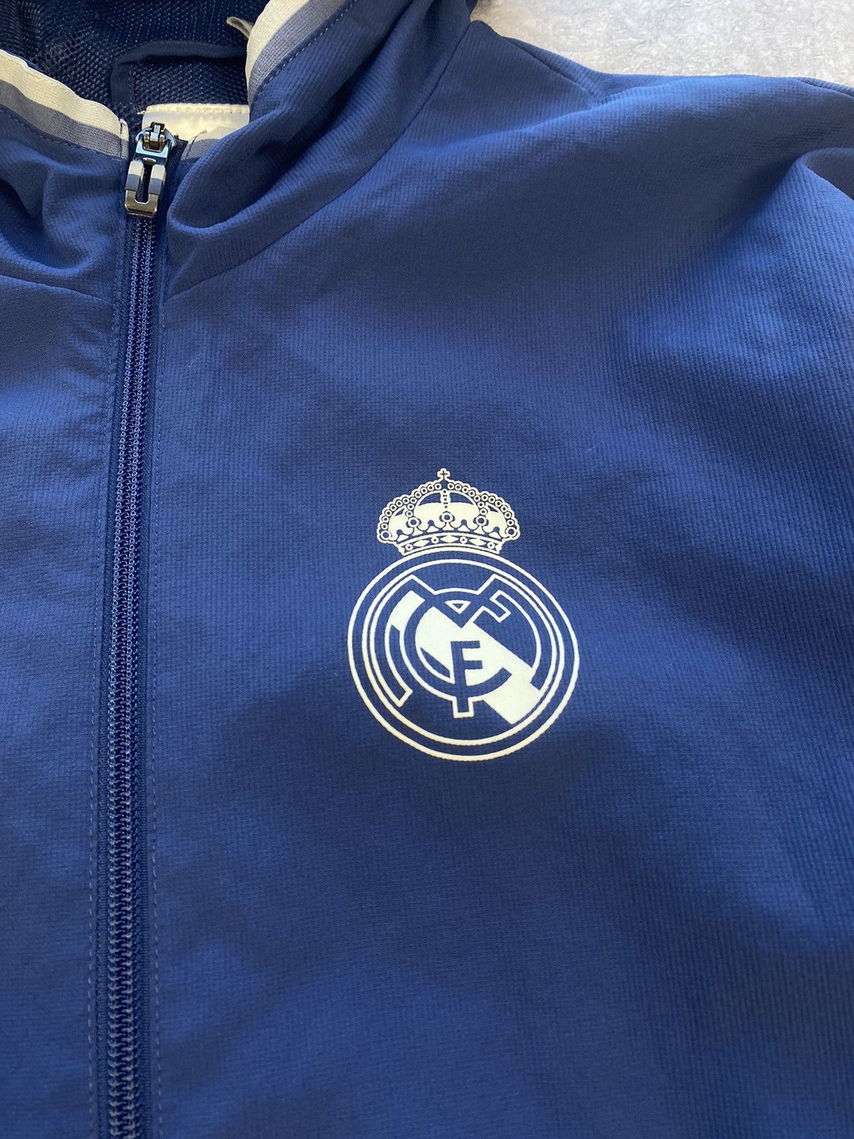 Adidas × Vintage Vintage 2016 Adidas Real Madrid Soccer Light Jacket Rare Size US S / EU 44-46 / 1 - 5 Thumbnail