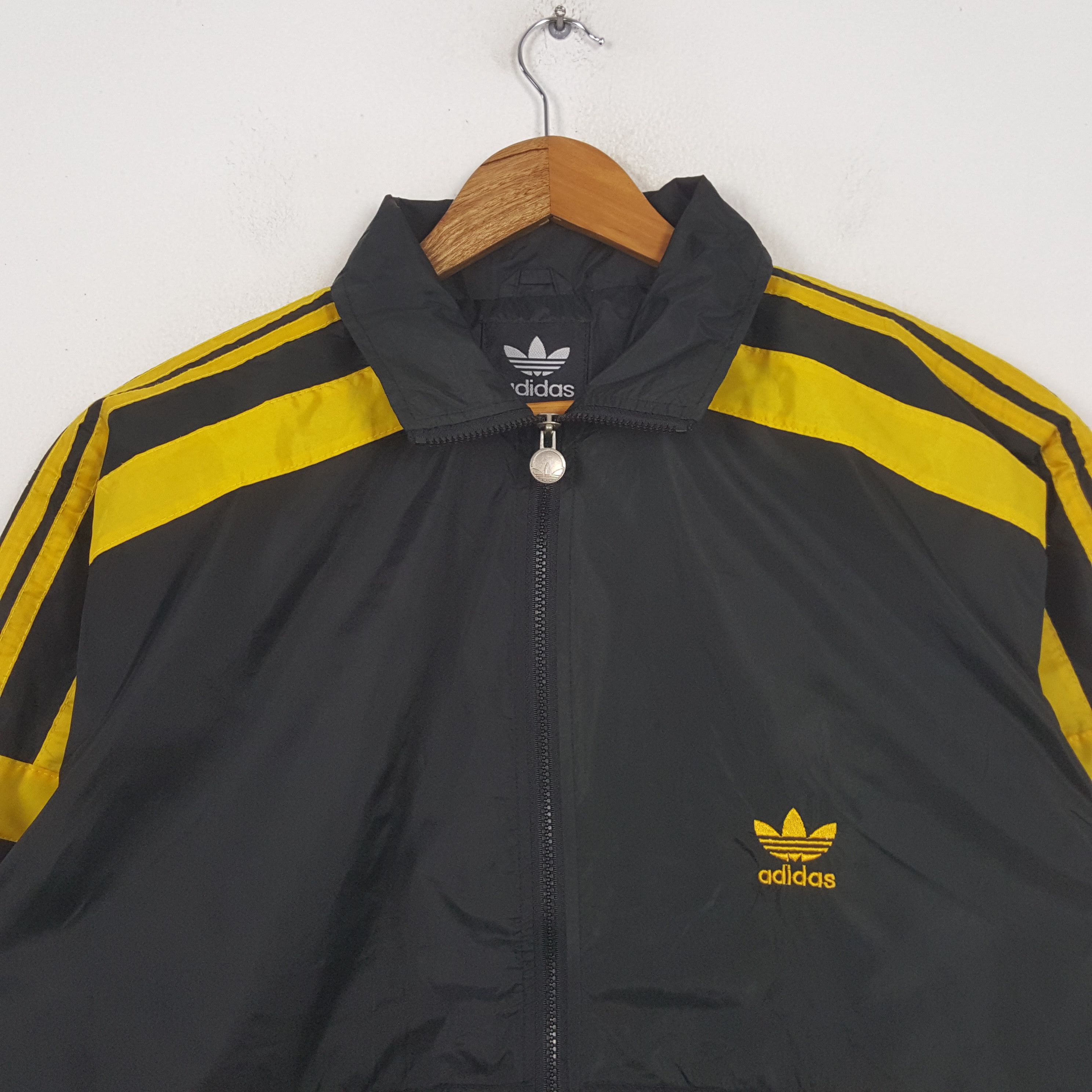 Adidas Vintage Adidas Sportswear Big Logo Windbreaker Jacket RR2 Size US XL / EU 56 / 4 - 4 Thumbnail
