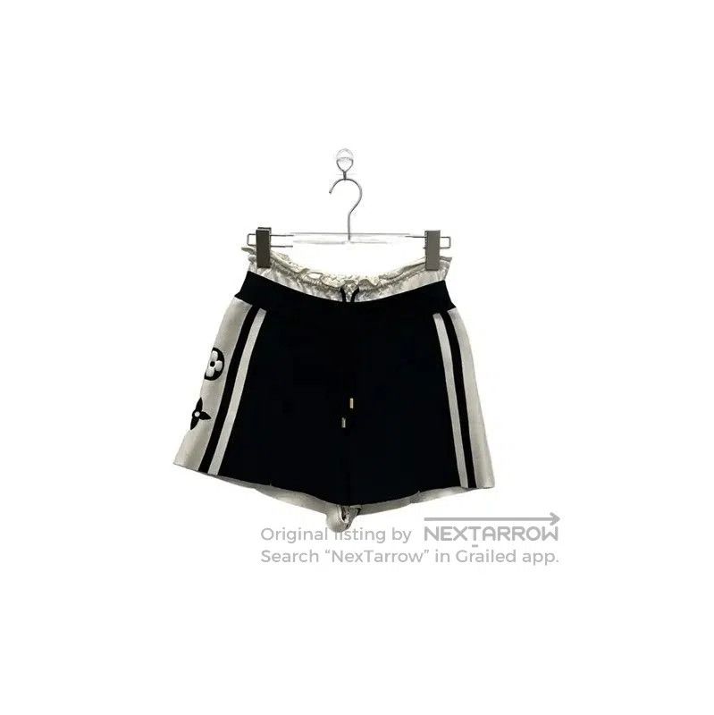 Louis Vuitton Louis Vuitton Black Women's Shorts . Size 26" / US 2 / IT 38 - 1 Thumbnail