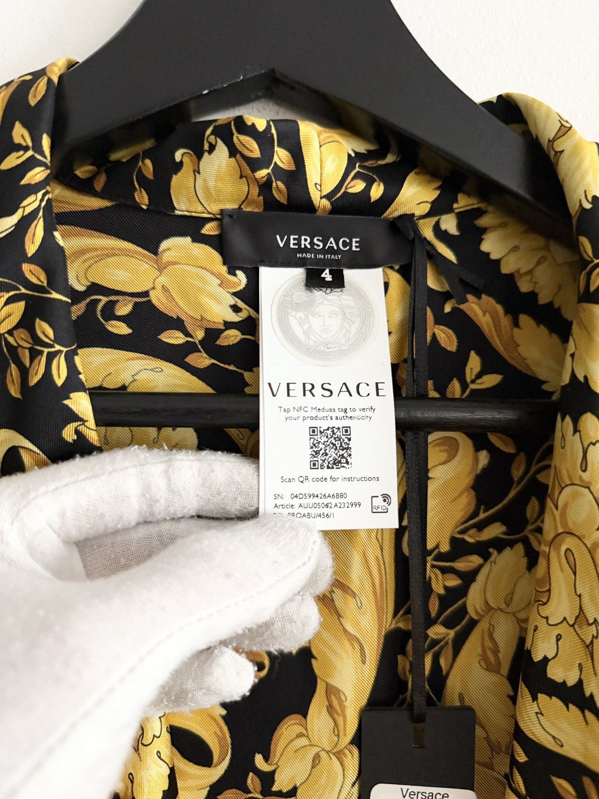 Versace STEAL! Versace Silk Twill Baroquel Robe (Brand New) Size US L / EU 52-54 / 3 - 7 Thumbnail
