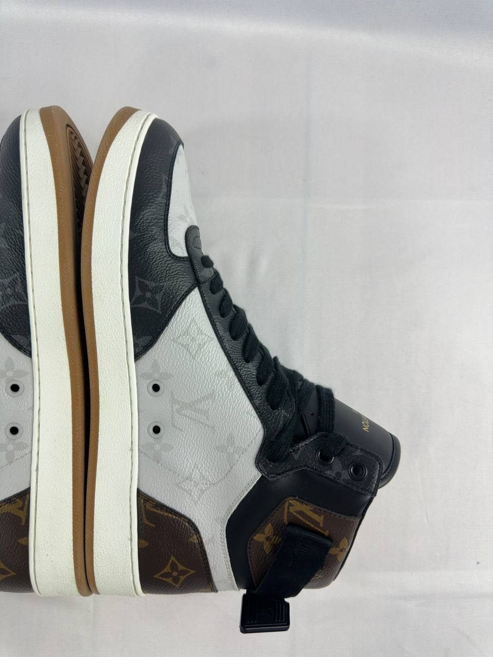 Louis Vuitton Louis Vuitton Rivoli High Top Tri Color Sneakers Size US 8 / EU 41 - 13 Thumbnail