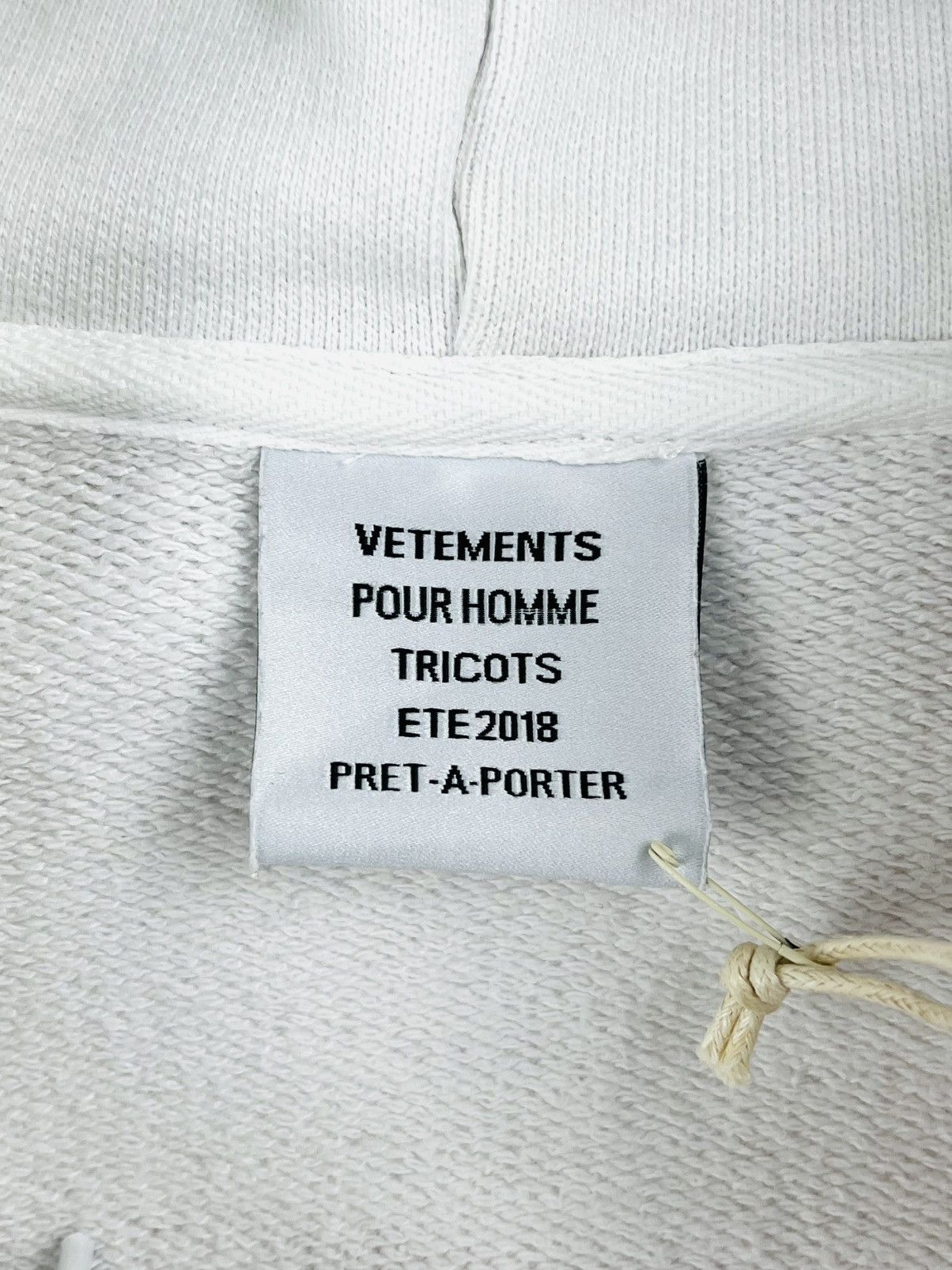 Vetements SS18 Vetements Calendar Zip Up Boxy Hoodie White Size US S / EU 44-46 / 1 - 9 Thumbnail