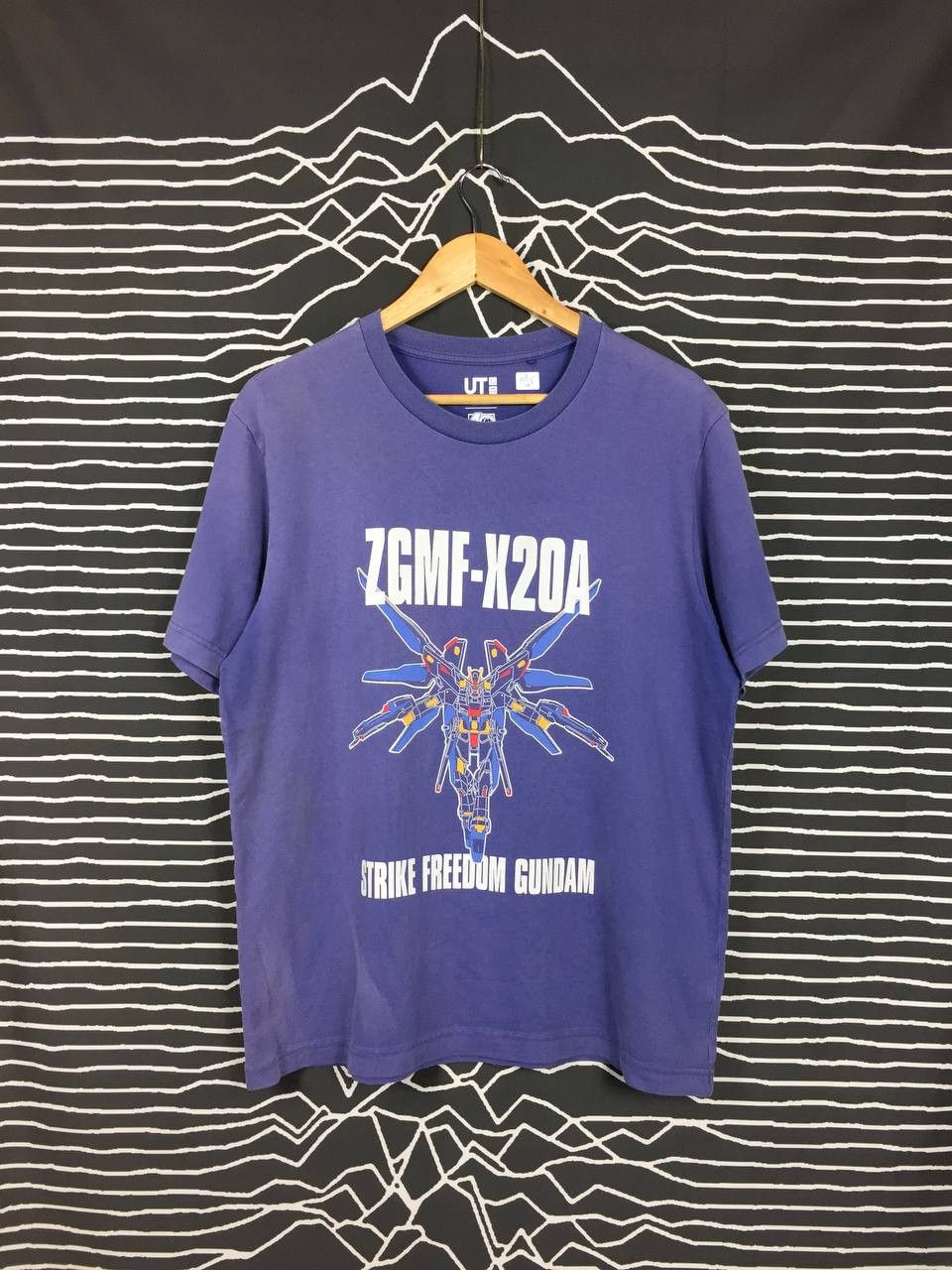Anime Uniqlo X Gundam 40th Anniversary Gunpla Tee Size US L / EU 52-54 / 3 - 2 Thumbnail