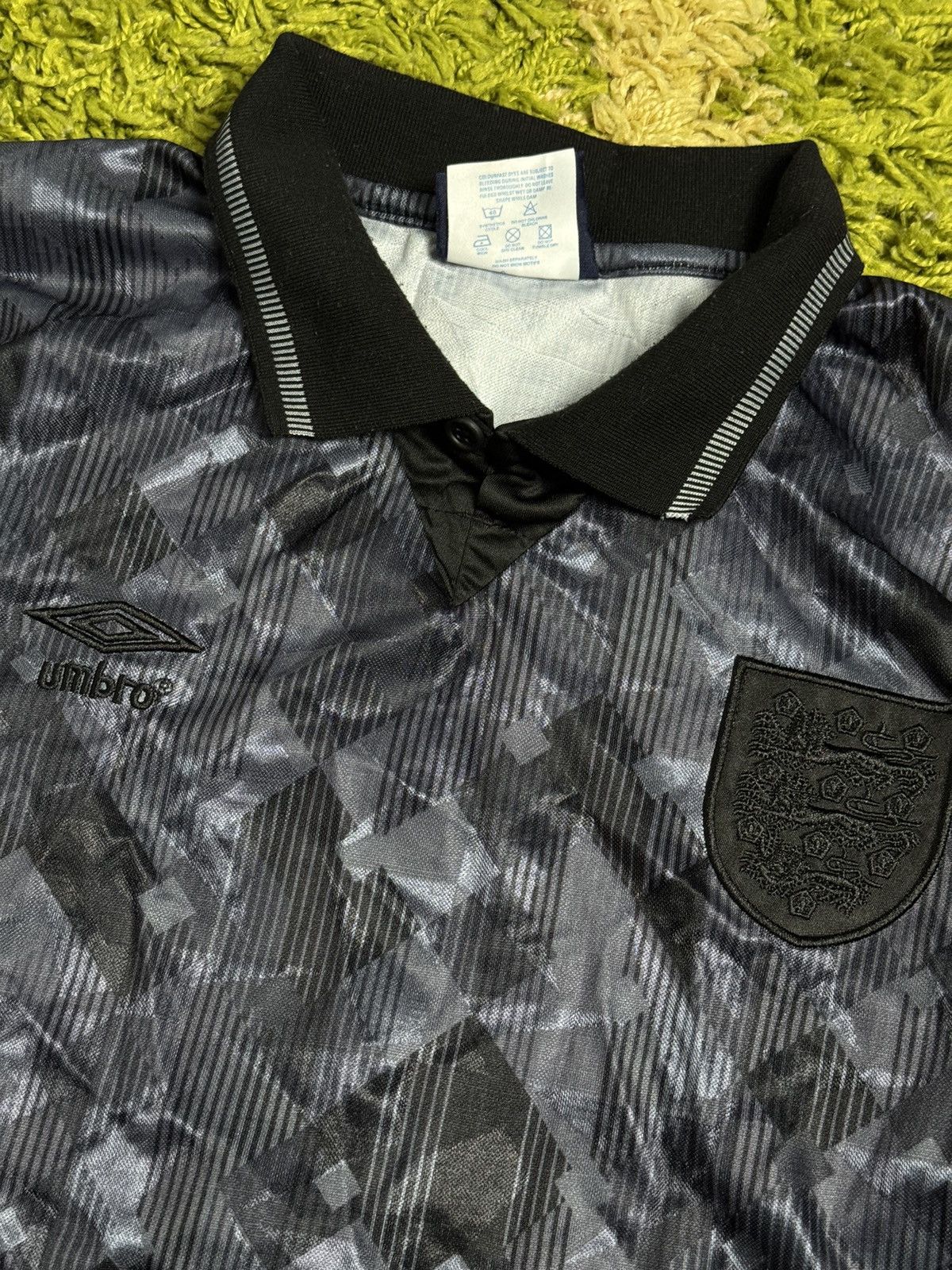 Umbro × Vintage England Vintage 1990 Umbro All Black Football Shirt Retro Size US M / EU 48-50 / 2 - 2 Thumbnail